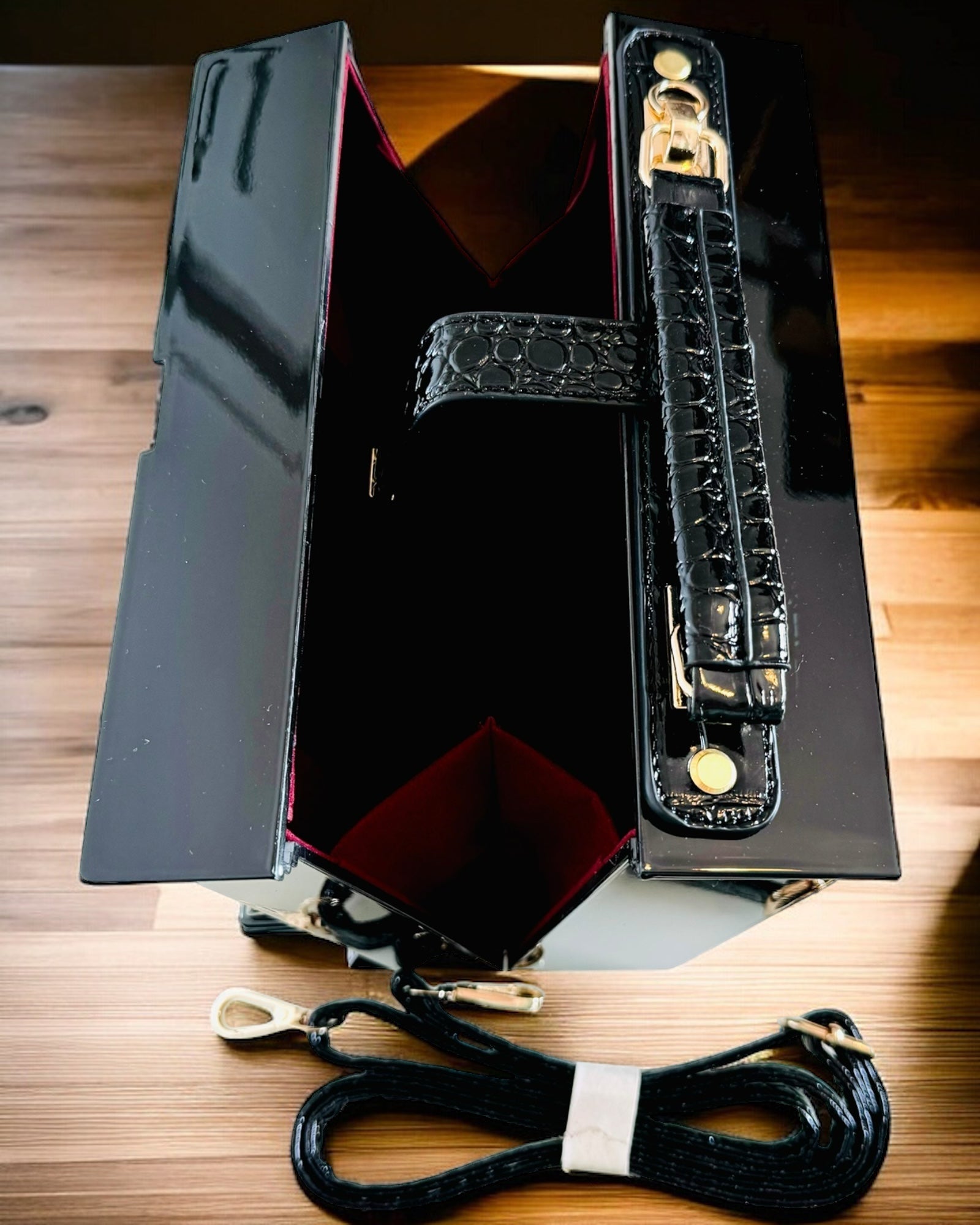 Sieviešu soma “Elegants klavieres” melnā un baltā krāsā