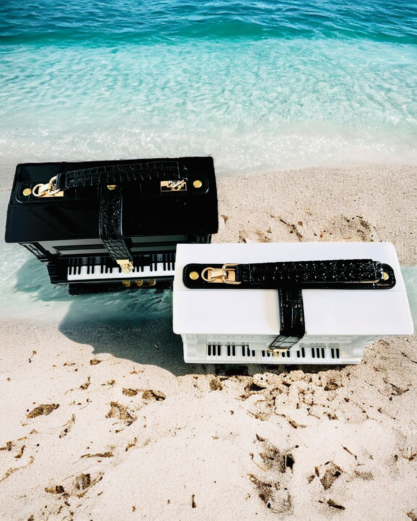 Sieviešu soma “Elegants klavieres” melnā un baltā krāsā