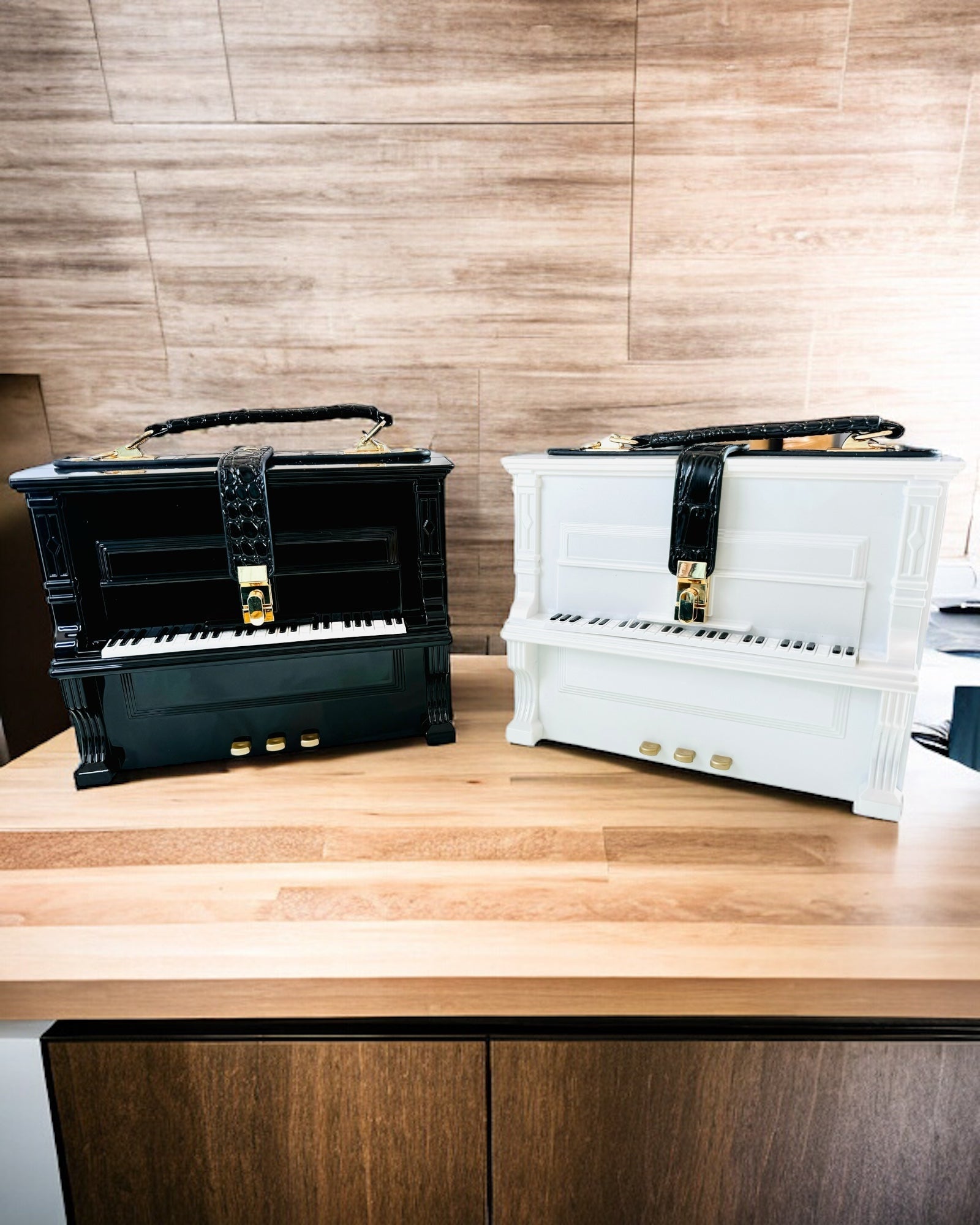 Sieviešu soma “Elegants klavieres” melnā un baltā krāsā