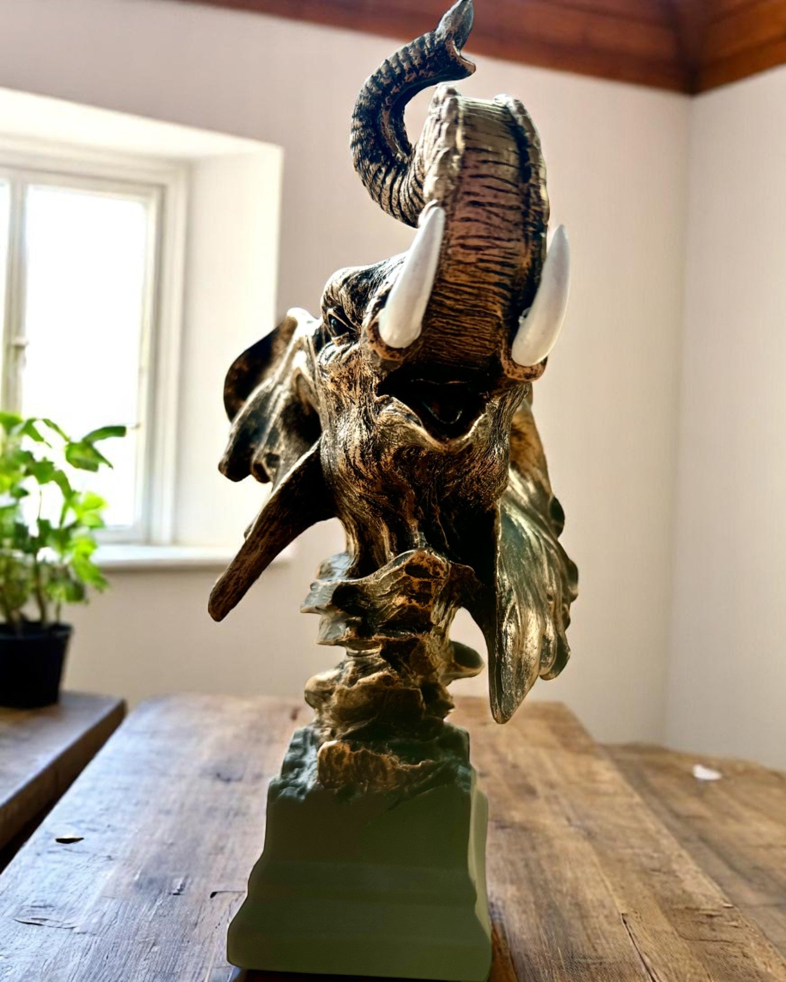 Estatueta Decorativa "Orgulho da Savana" – Figura de Cabeça de Elefante com possibilidade de gravação, para presente