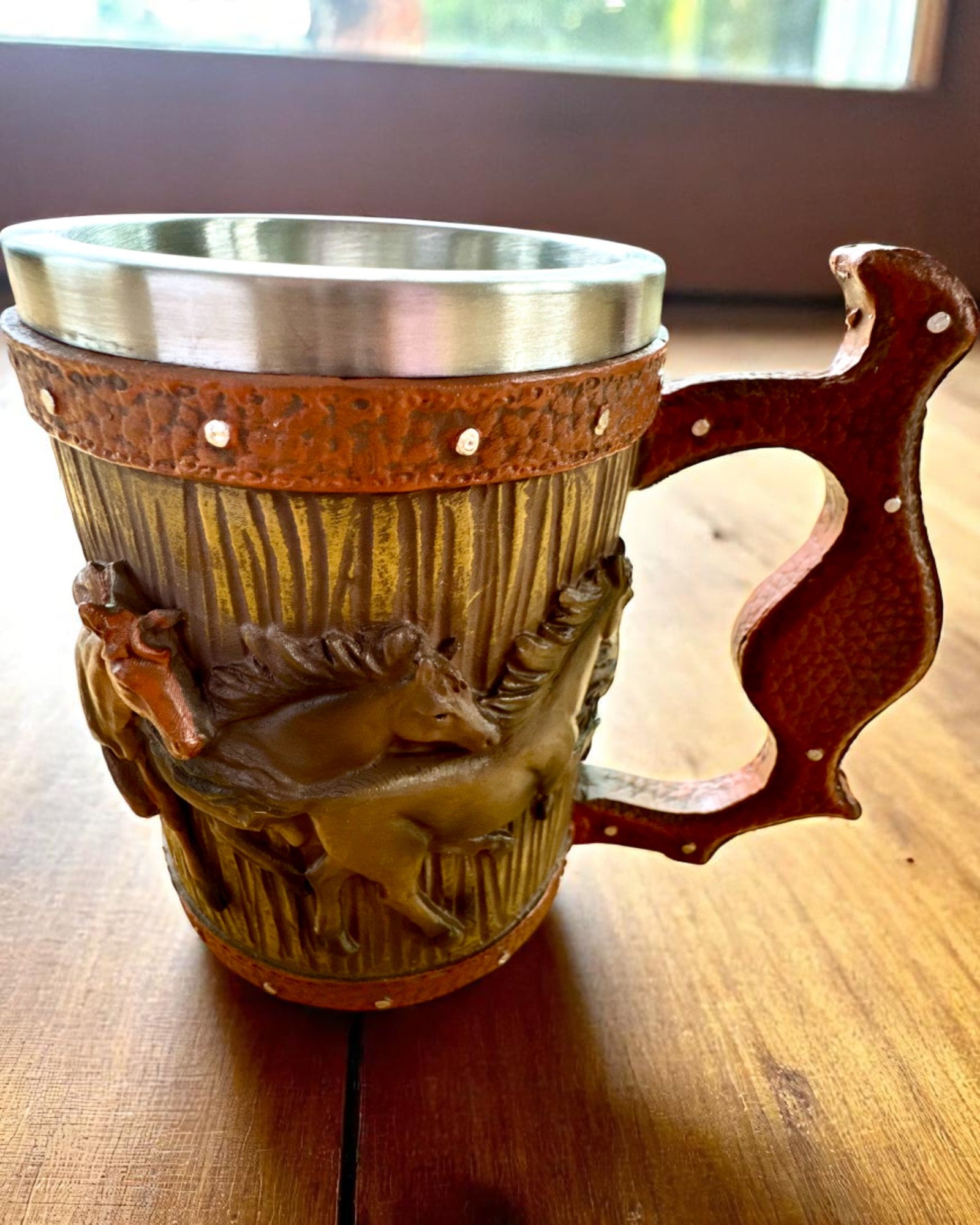 Krūze ar zirgu motīvu, 330 ml, iespēja personalizēt ar gravējumu kā dāvanu