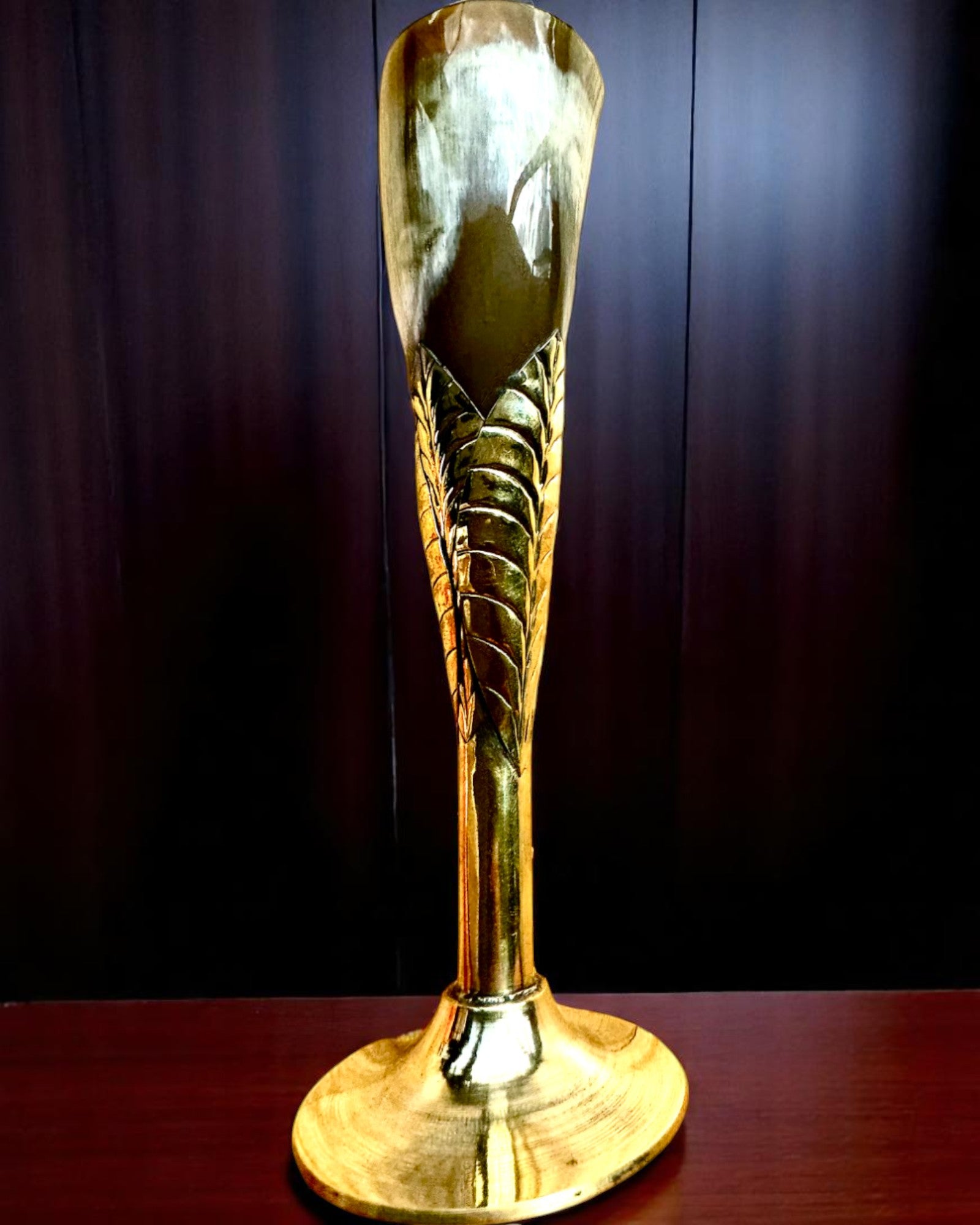 Taurė „Amato Dvasia” iš buivolo rago ir žalvario – rankų darbo Indijoje, 22 cm, galimybė personalizuoti graviravimu kaip dovaną