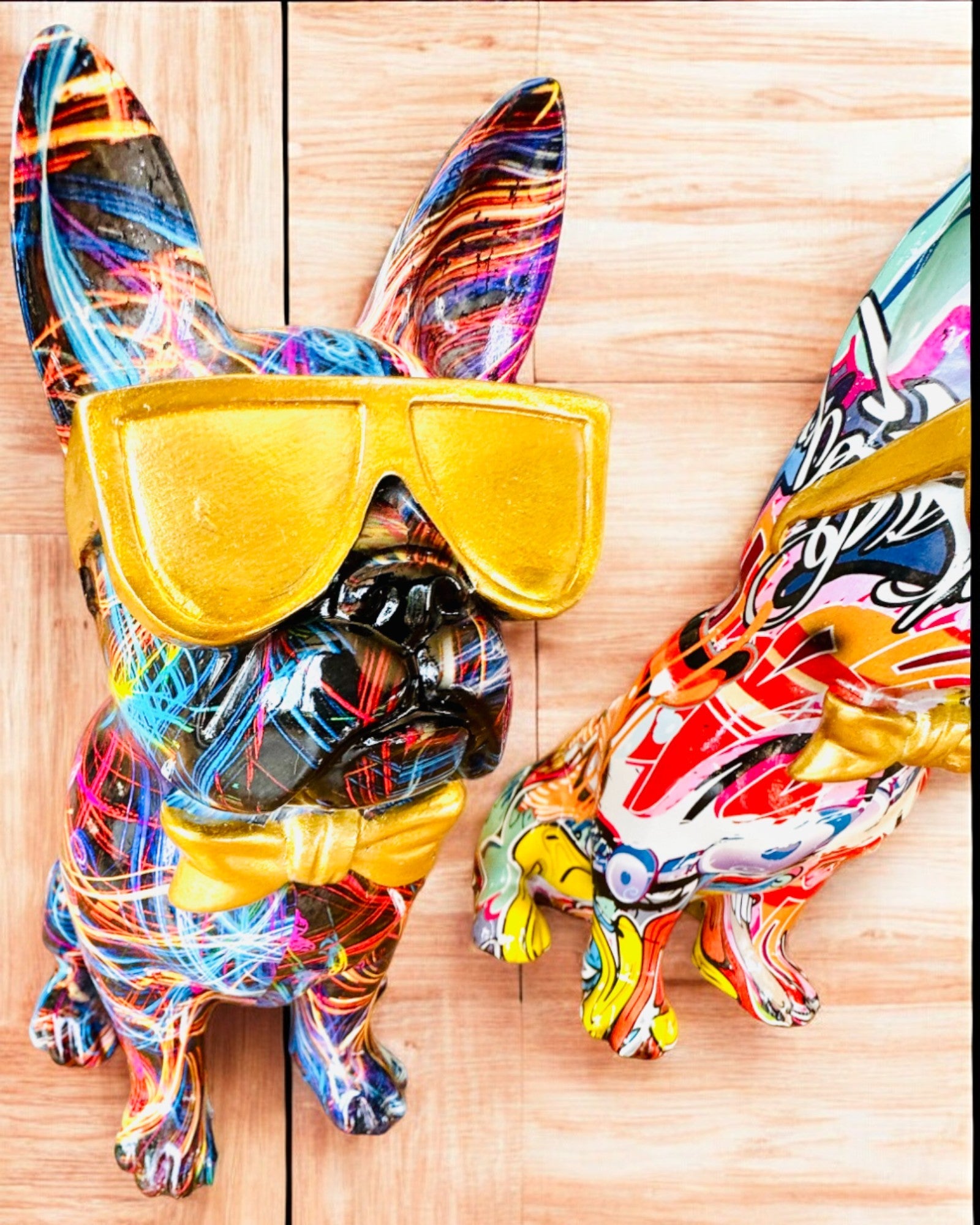 Кольоровий Бульдог з Окулярами - Унікальна Декорація Інтер'єру, декоративна фігурка на подарунок, персоналізація гравіюванням