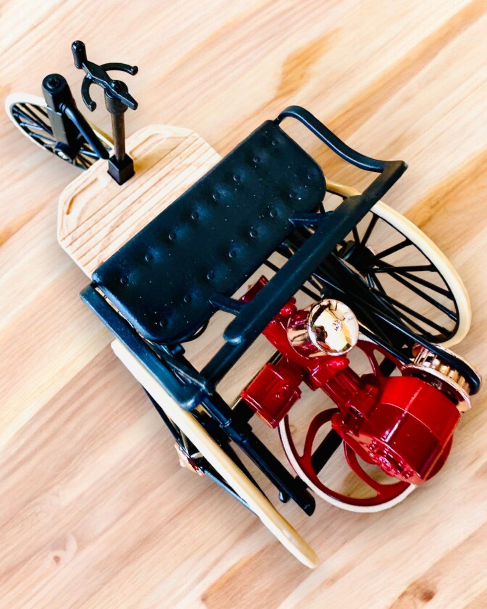 Ретро Триколісний Benz Patent-Motorwagen - Колекційна модель, персоналізація гравіюванням на подарунок