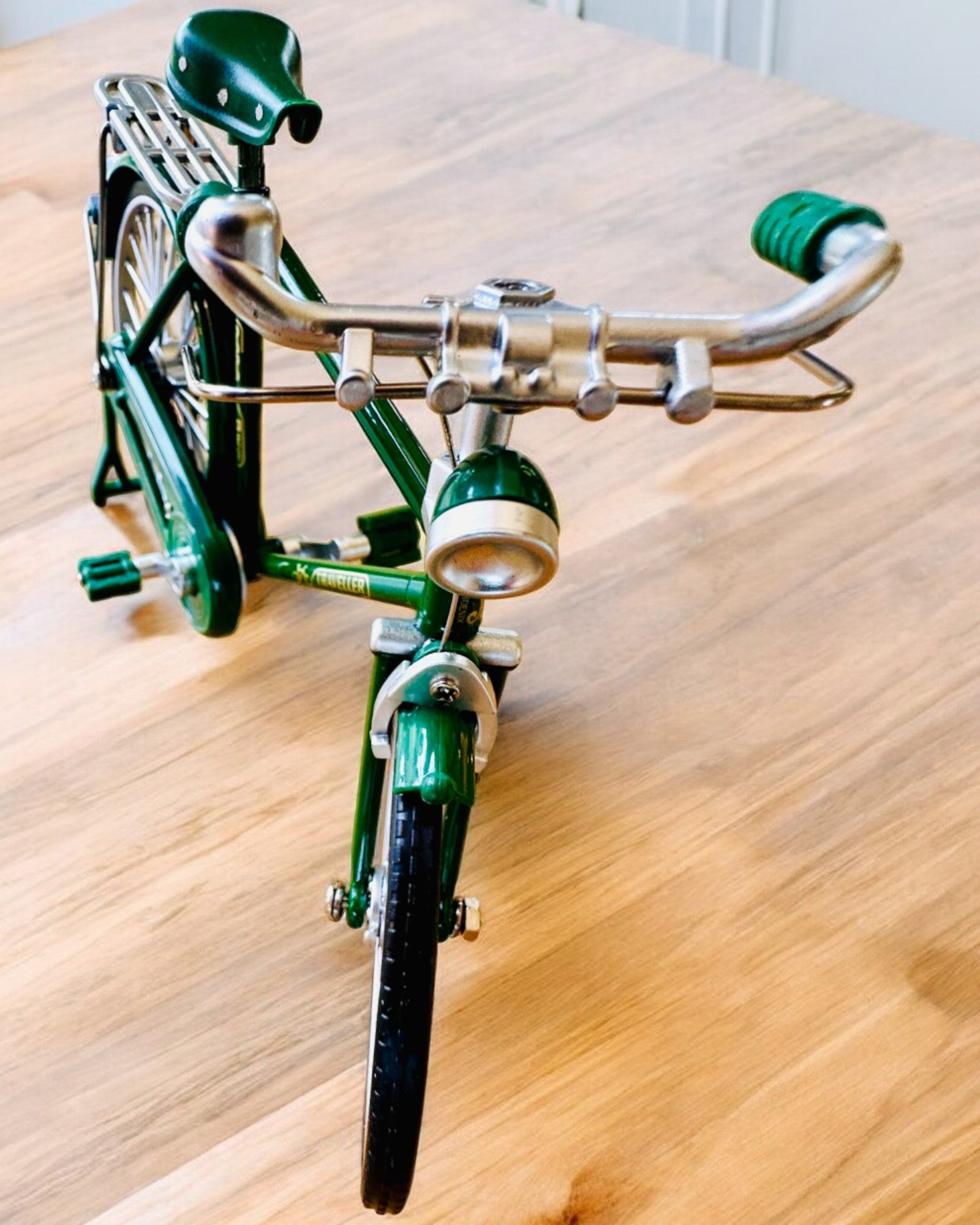 Модель велосипеда "Retro Classic" - Мініатюра з гравіюванням, ідеально підходить для подарунка