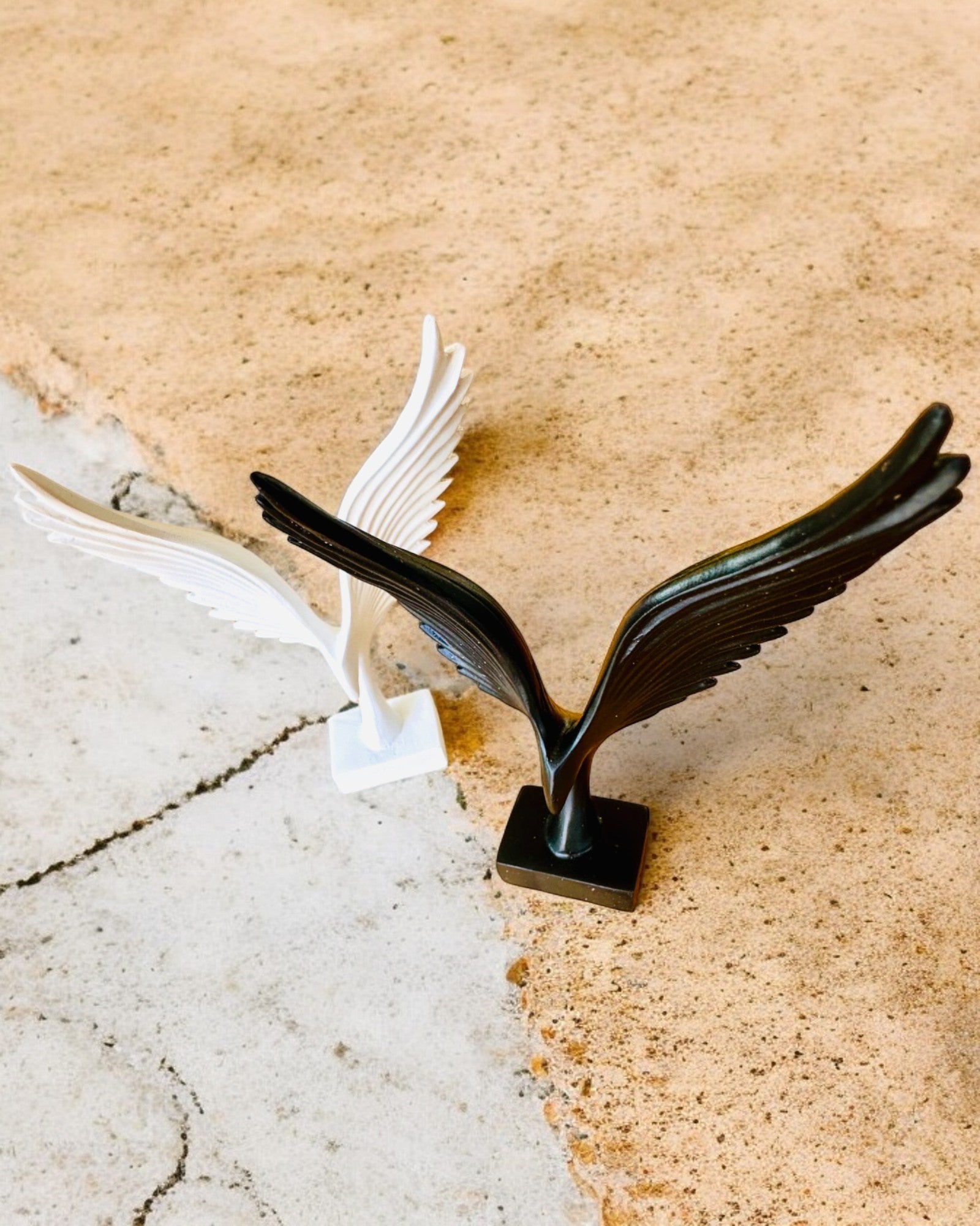 Elegant Angel Wings Figurine 15 cm high – "Winged Guardians", customizable with engraving for a gift, personalization, 2 color variants