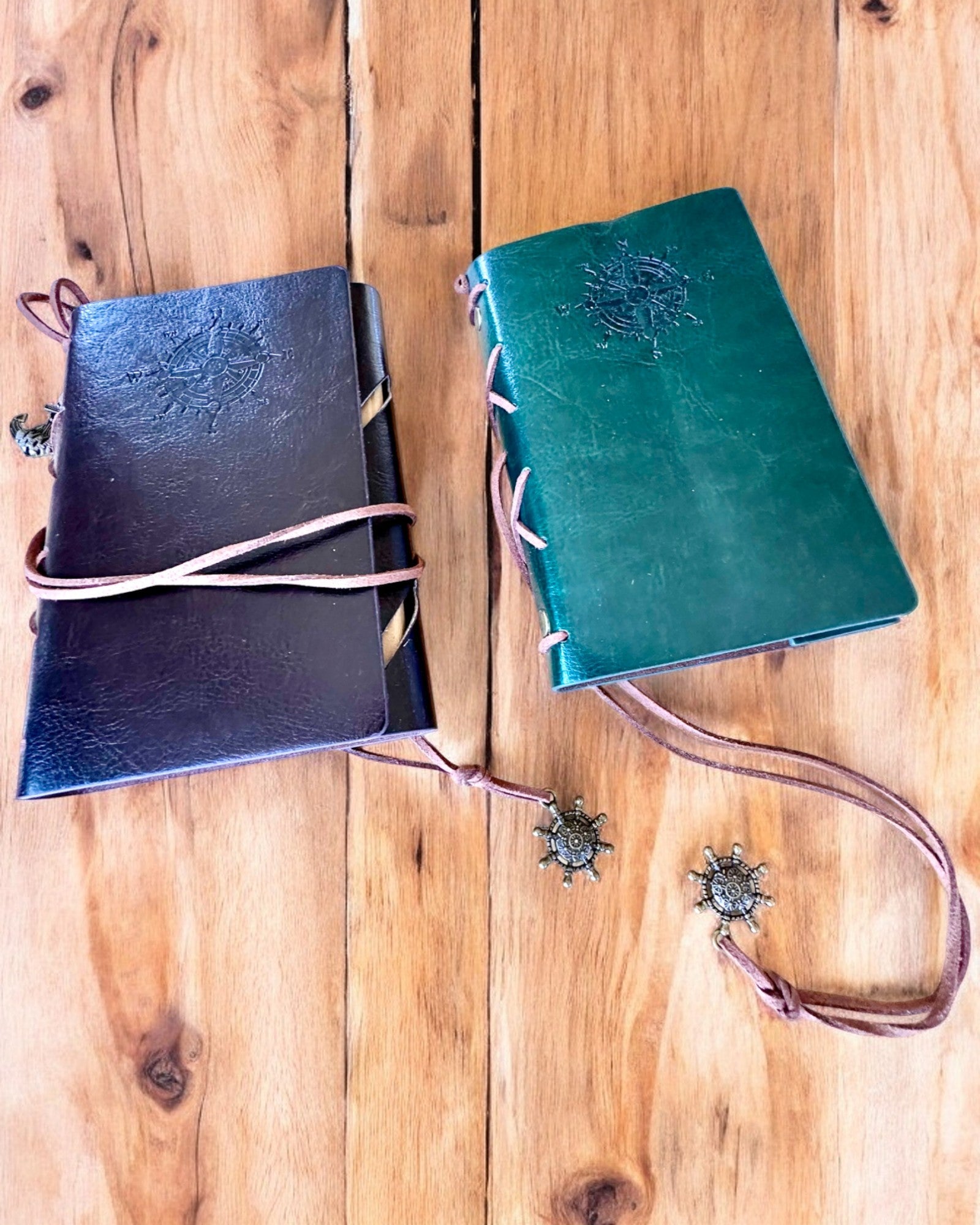 Vintage Pomorski Notepad A6 ili A7 veličina - s Motivom Kompasa i Ležajnim Stranicama - Dostupan u raznim Bojama, mogućnost graviranja
