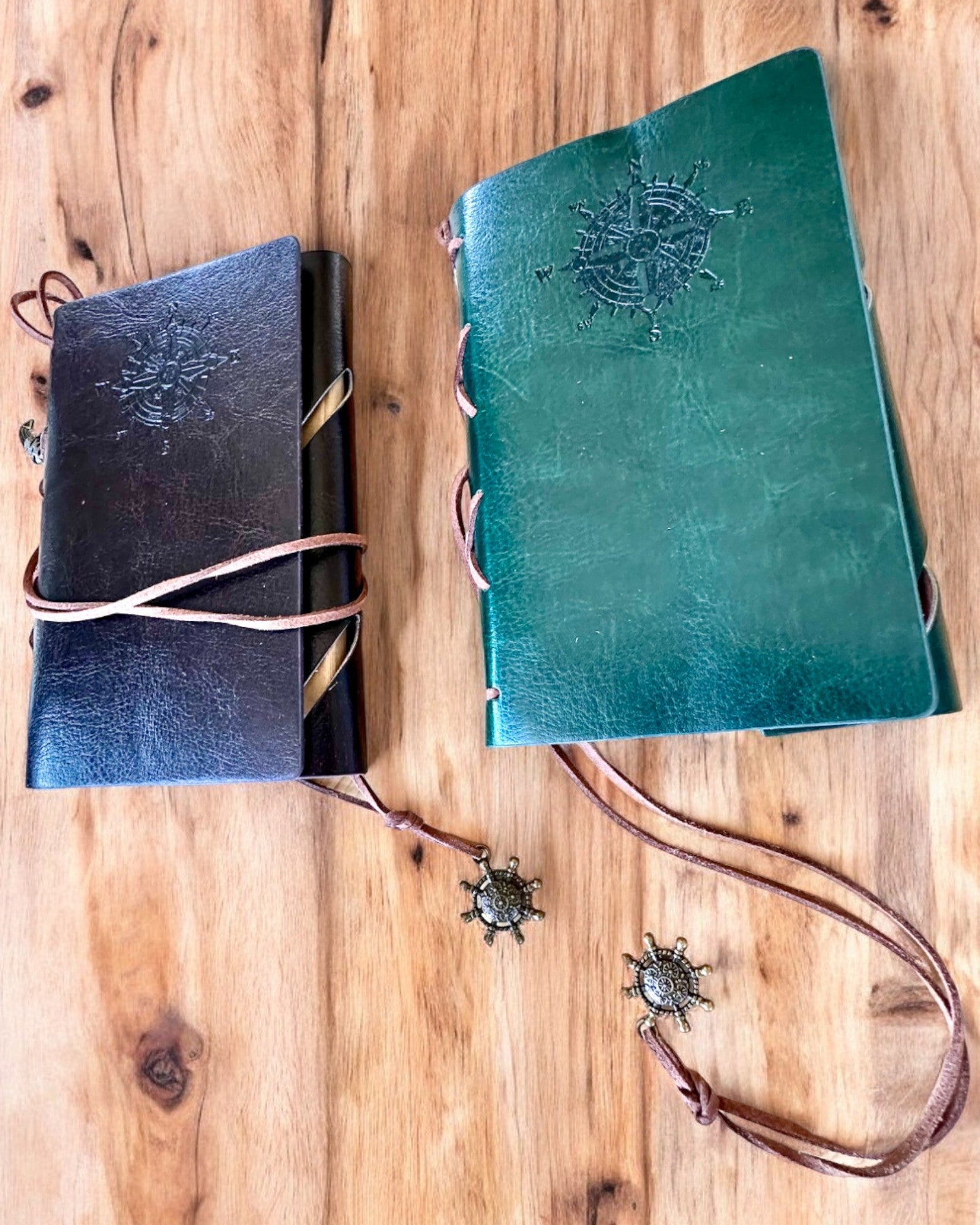 Vintage Pomorski Notepad A6 ili A7 veličina - s Motivom Kompasa i Ležajnim Stranicama - Dostupan u raznim Bojama, mogućnost graviranja