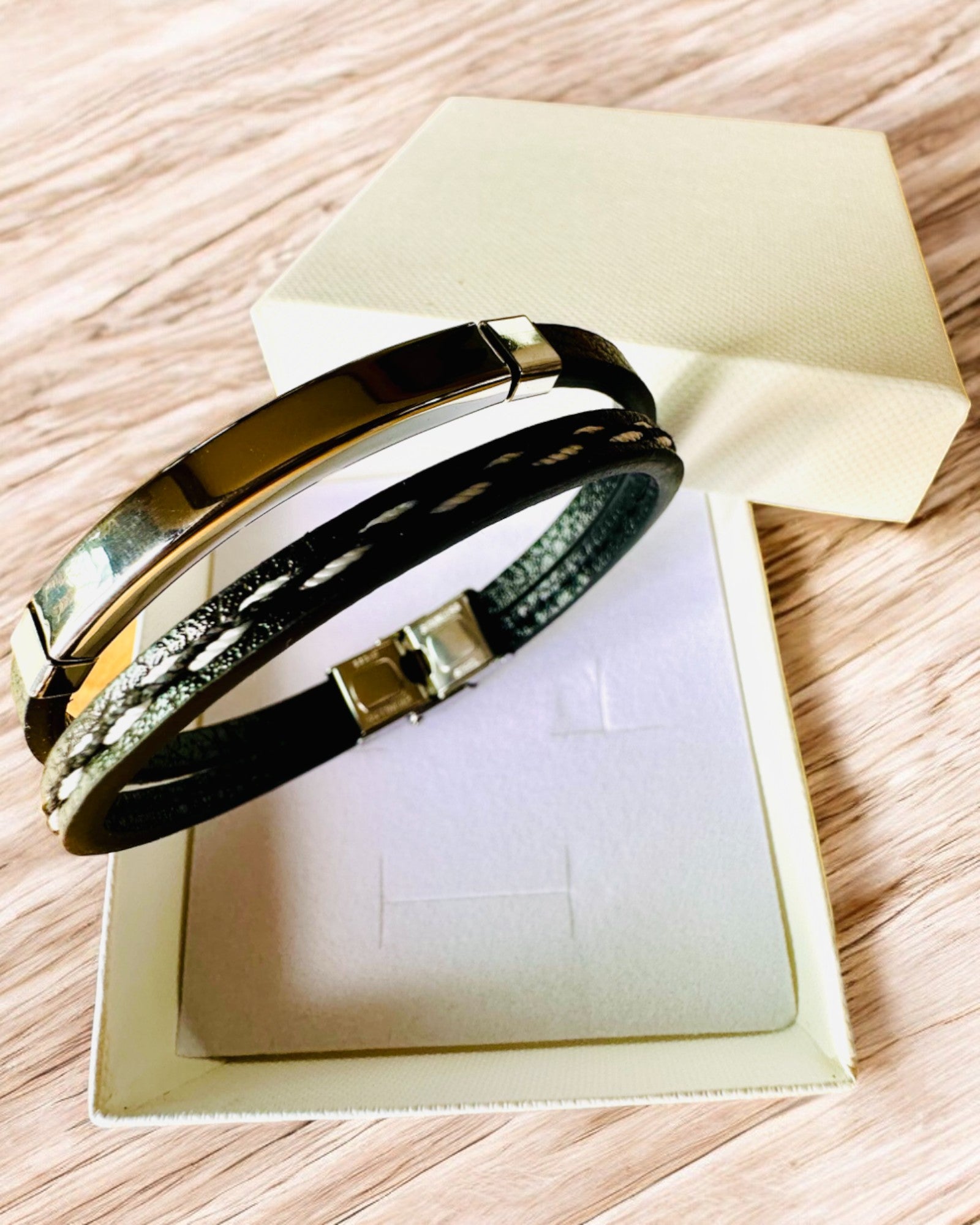 Спортивний браслет з PU шкіри та нержавіючої сталі з можливістю гравіювання – 3 кольори