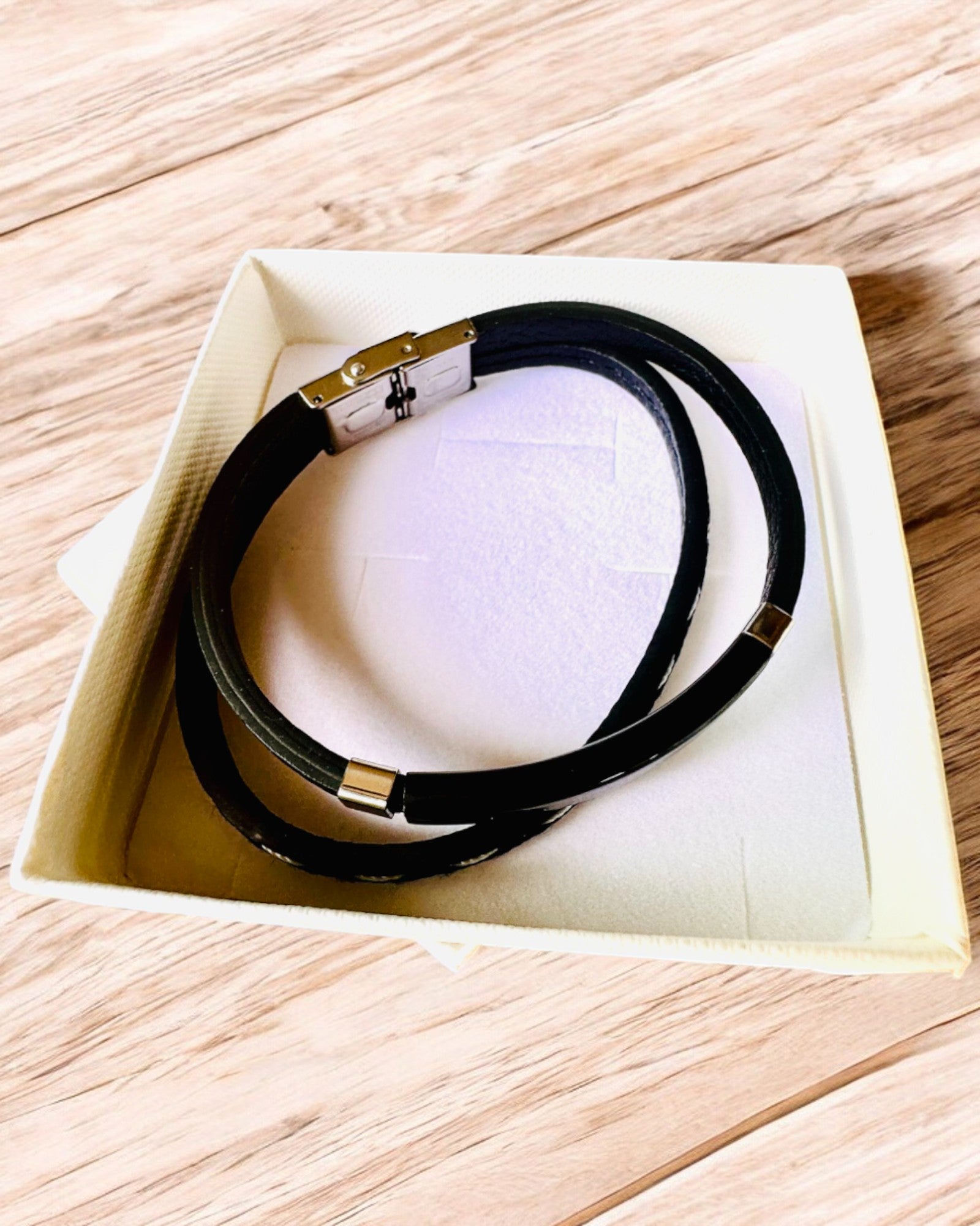 Спортивний браслет з PU шкіри та нержавіючої сталі з можливістю гравіювання – 3 кольори