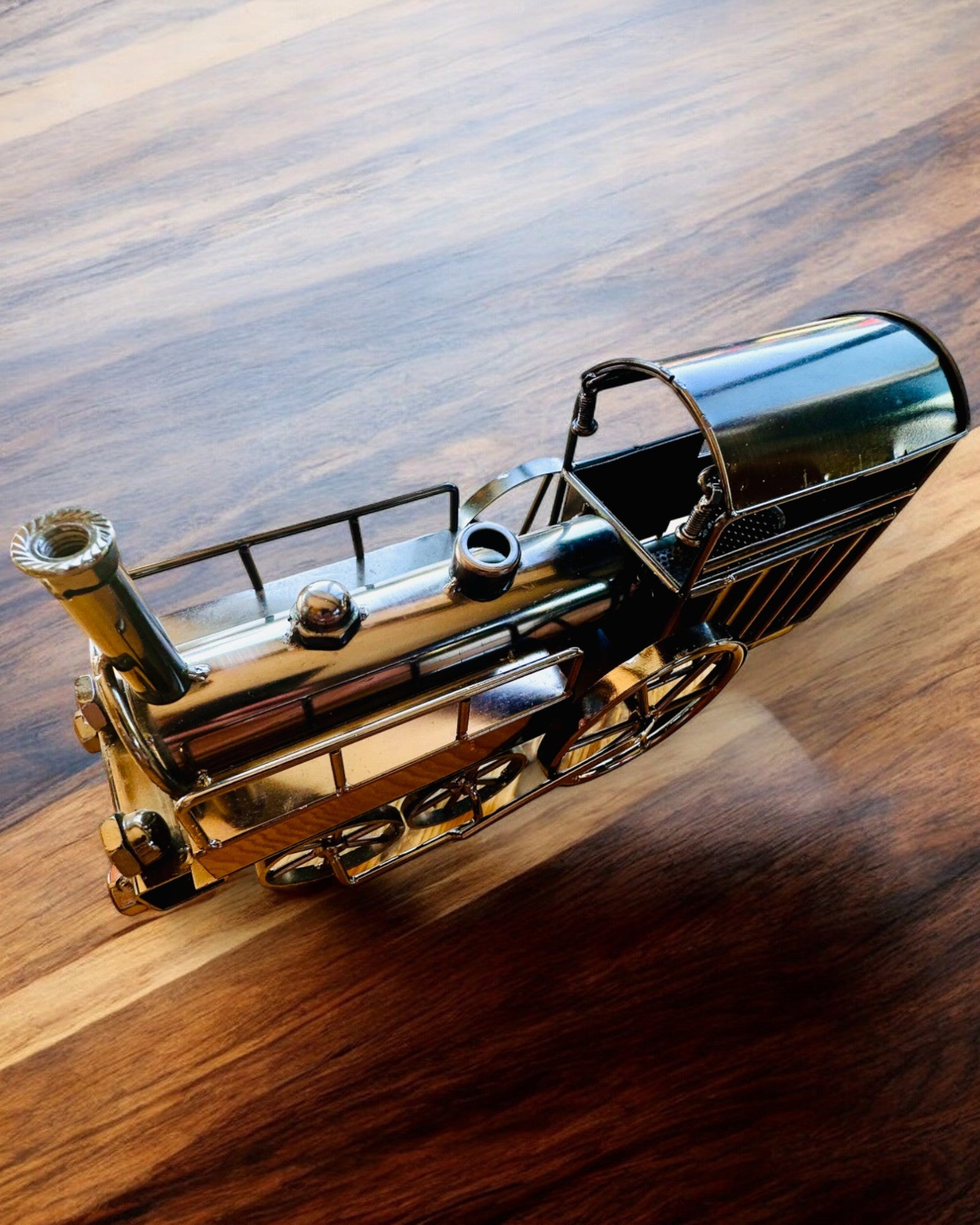 Локомотив з заліза «Retro Express» – декорація, модель, ручної роботи з можливістю гравірування на подарунок