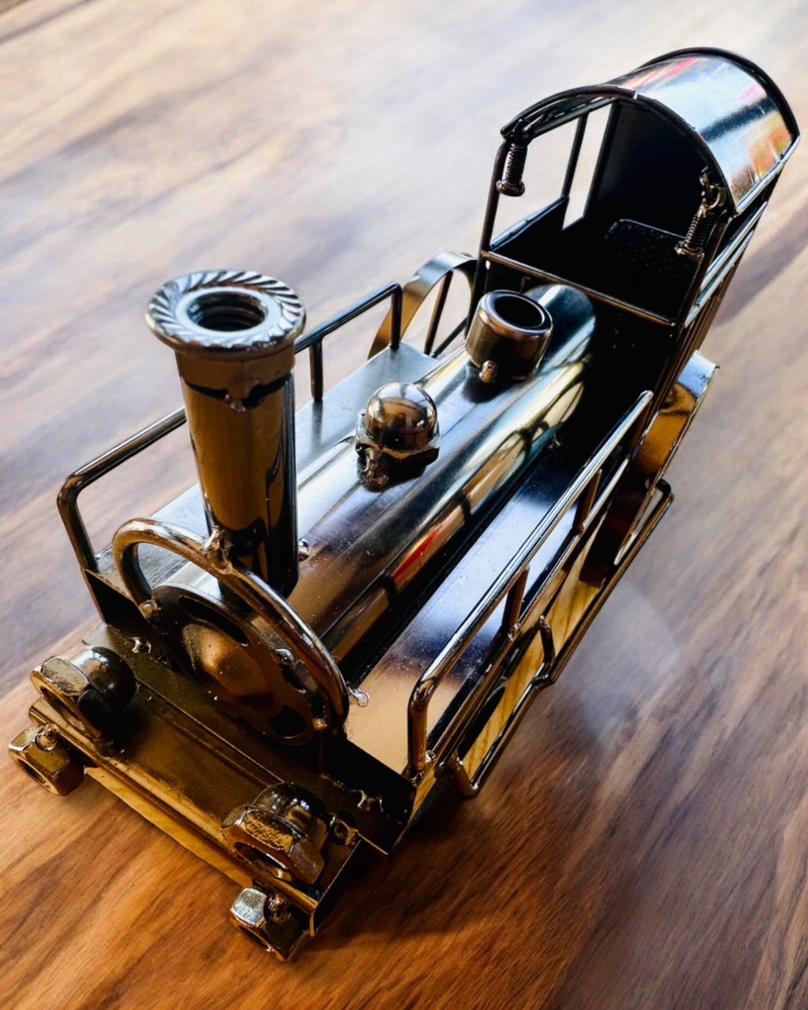 Локомотив з заліза «Retro Express» – декорація, модель, ручної роботи з можливістю гравірування на подарунок