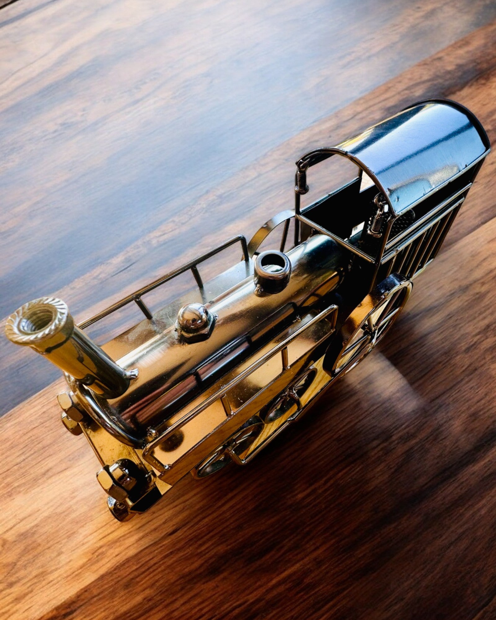 Локомотив з заліза «Retro Express» – декорація, модель, ручної роботи з можливістю гравірування на подарунок