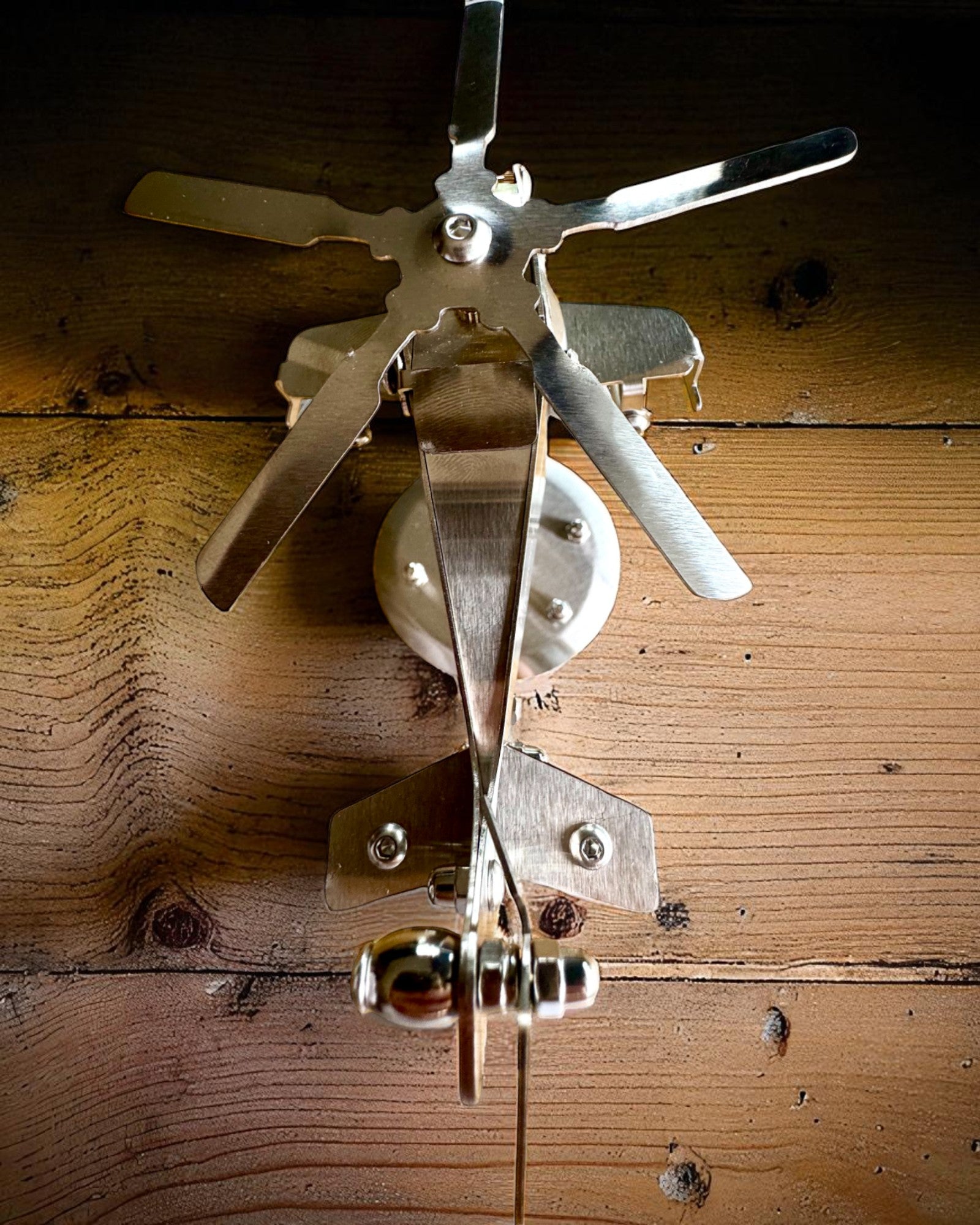 Металева Модель Гелікоптера „SkyRider” – Регульована Підставка Настільна з персоналізацією гравіюванням на подарунок