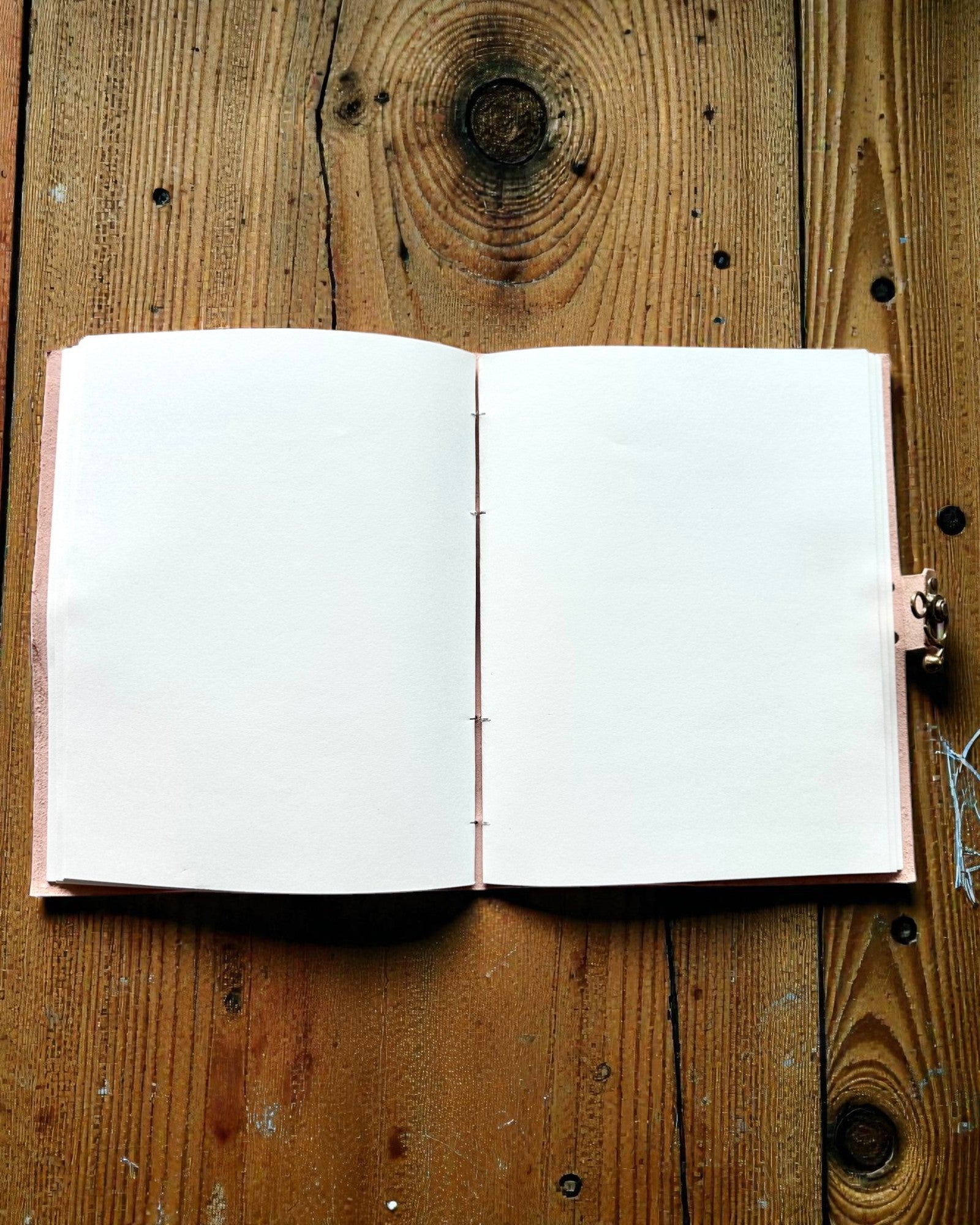 Kožna knjiga uspomena Heritage – personalizirana bilježnica 25 × 33 cm