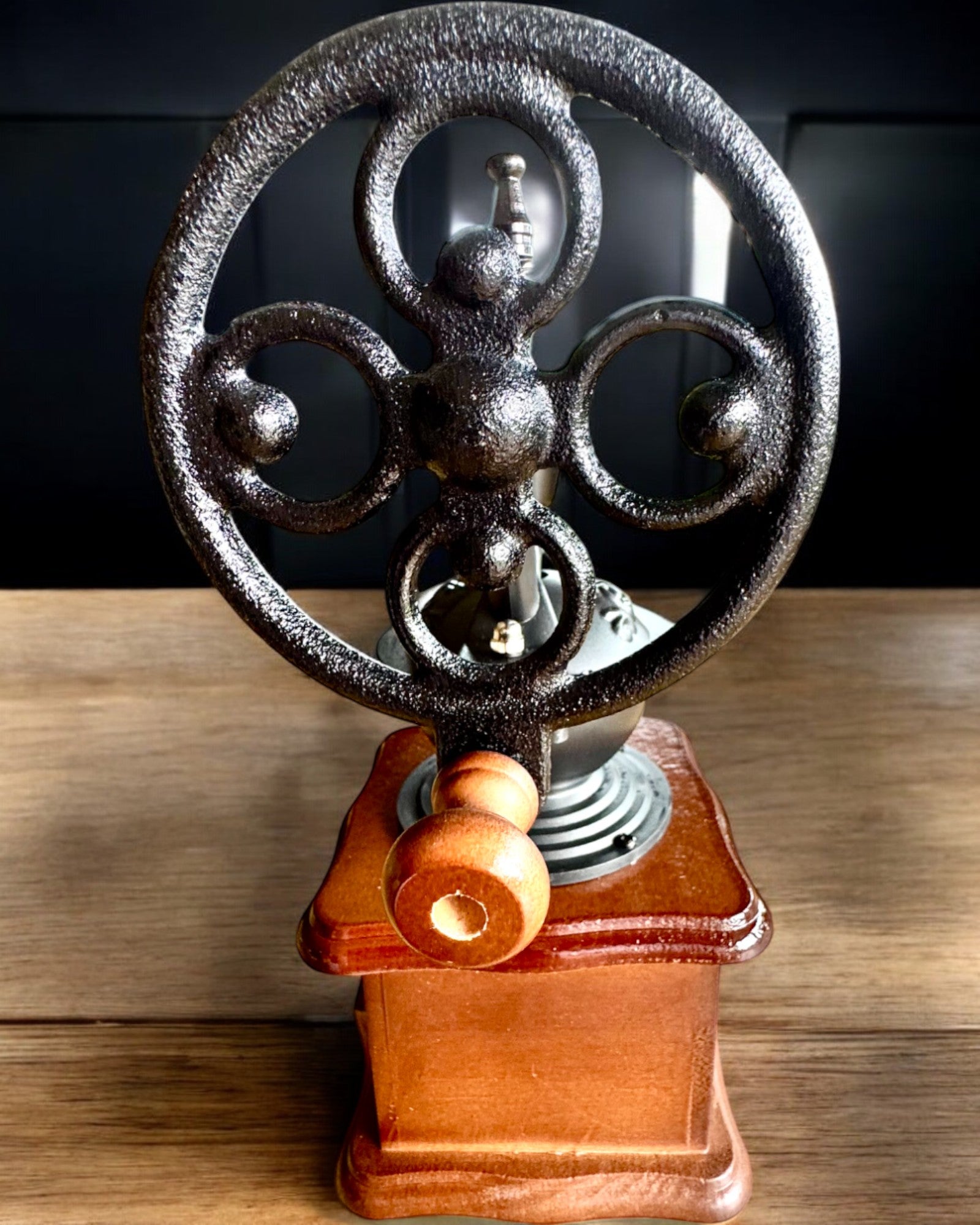 Retro mlinac za kavu „Vintage Café” 27 cm visine, s mogućnošću personalizacije gravurom za poklon