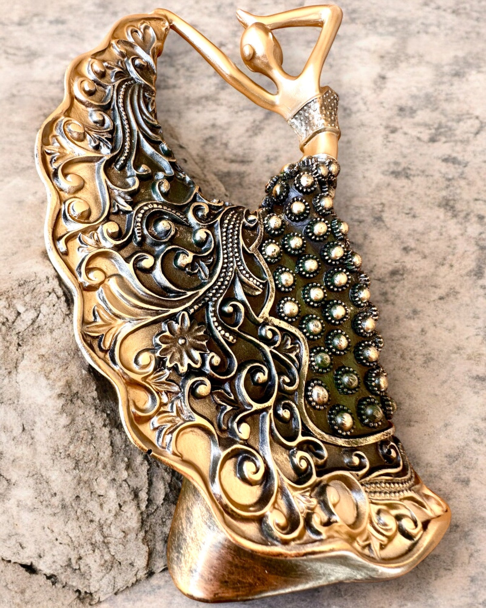 Elegantiška skulptūra „Auksinio spindesio šokėja“, 29 cm aukščio, su galimybe graviruoti kaip dovaną