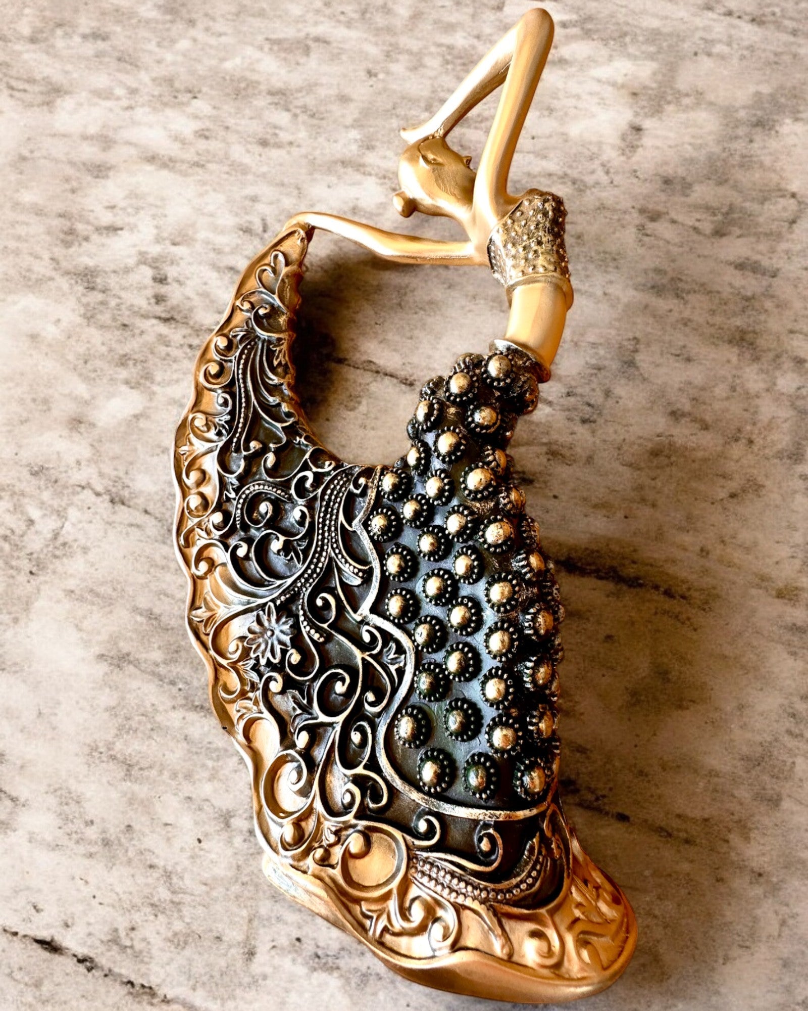 Elegantiška skulptūra „Auksinio spindesio šokėja“, 29 cm aukščio, su galimybe graviruoti kaip dovaną