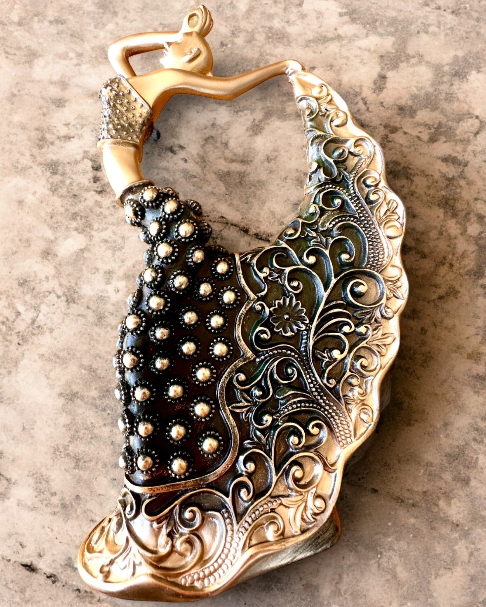 Elegantiška skulptūra „Auksinio spindesio šokėja“, 29 cm aukščio, su galimybe graviruoti kaip dovaną