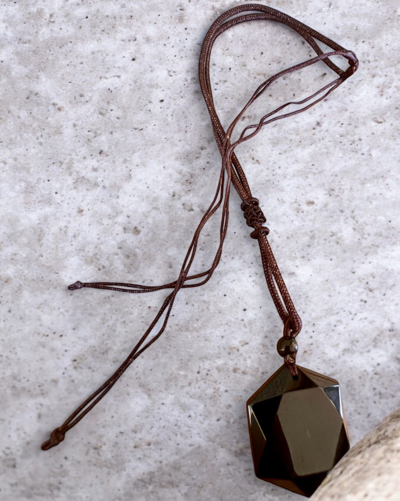 Amulet z černého obsidiánu "Davidova hvězda", možnost personalizace gravírováním jako dárek