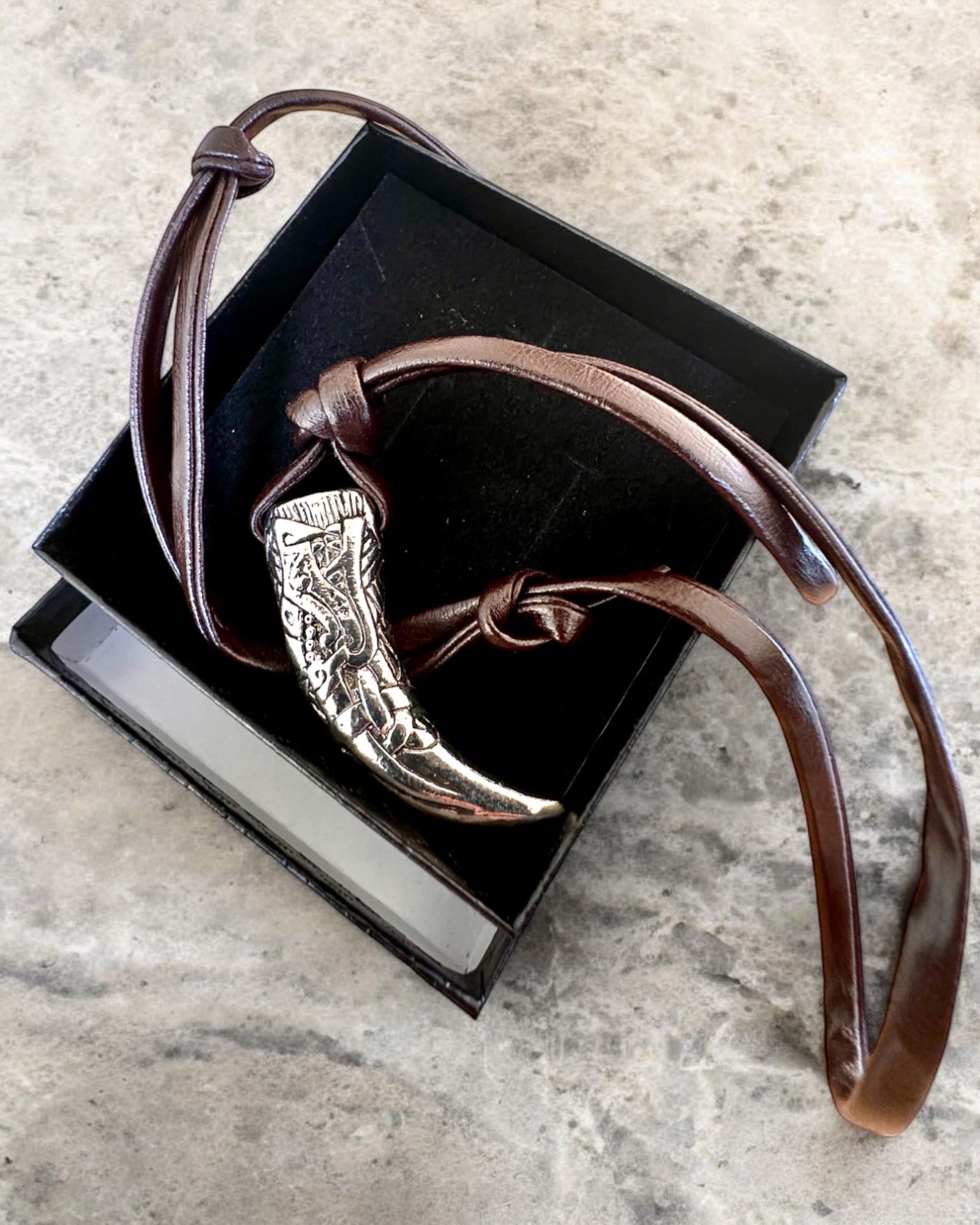 Вовчий Клик з нержавіючої сталі – Амулет Мужності, намисто з можливістю персоналізації гравіюванням на подарунок