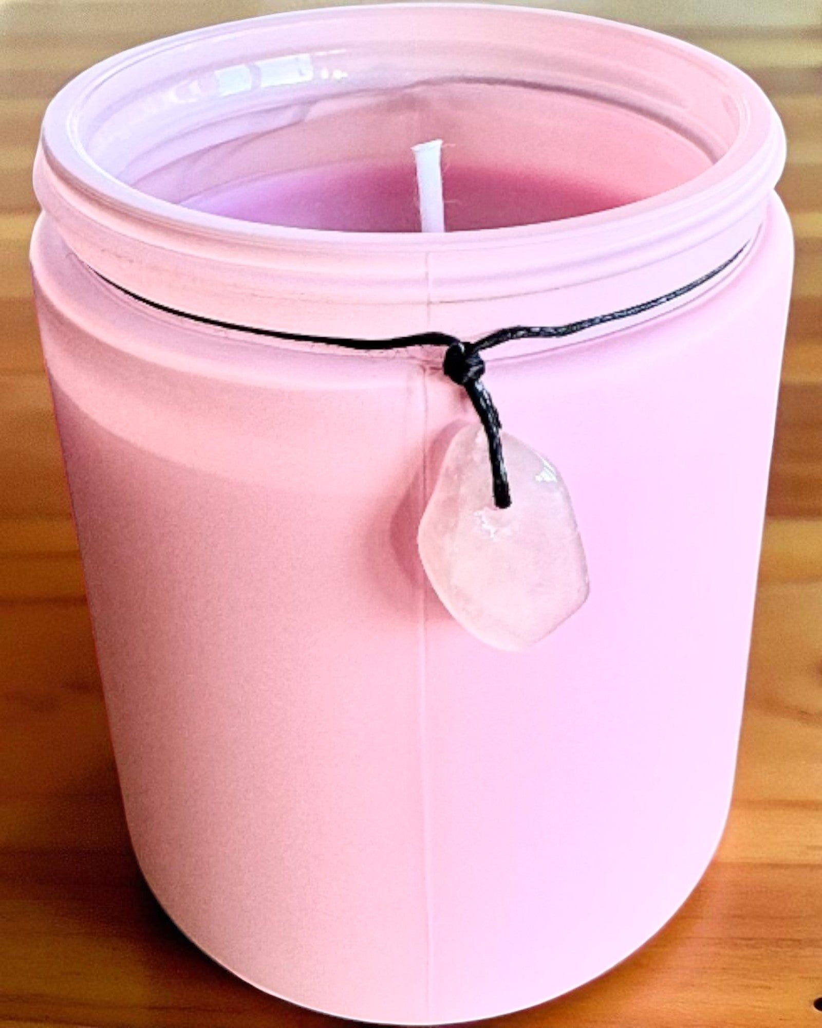 Sojas vaska svece ar nodomu Rozā kvarcs – mīlestība, harmonija un sirds miers, 250 ml, iespēja personalizēt dāvanai