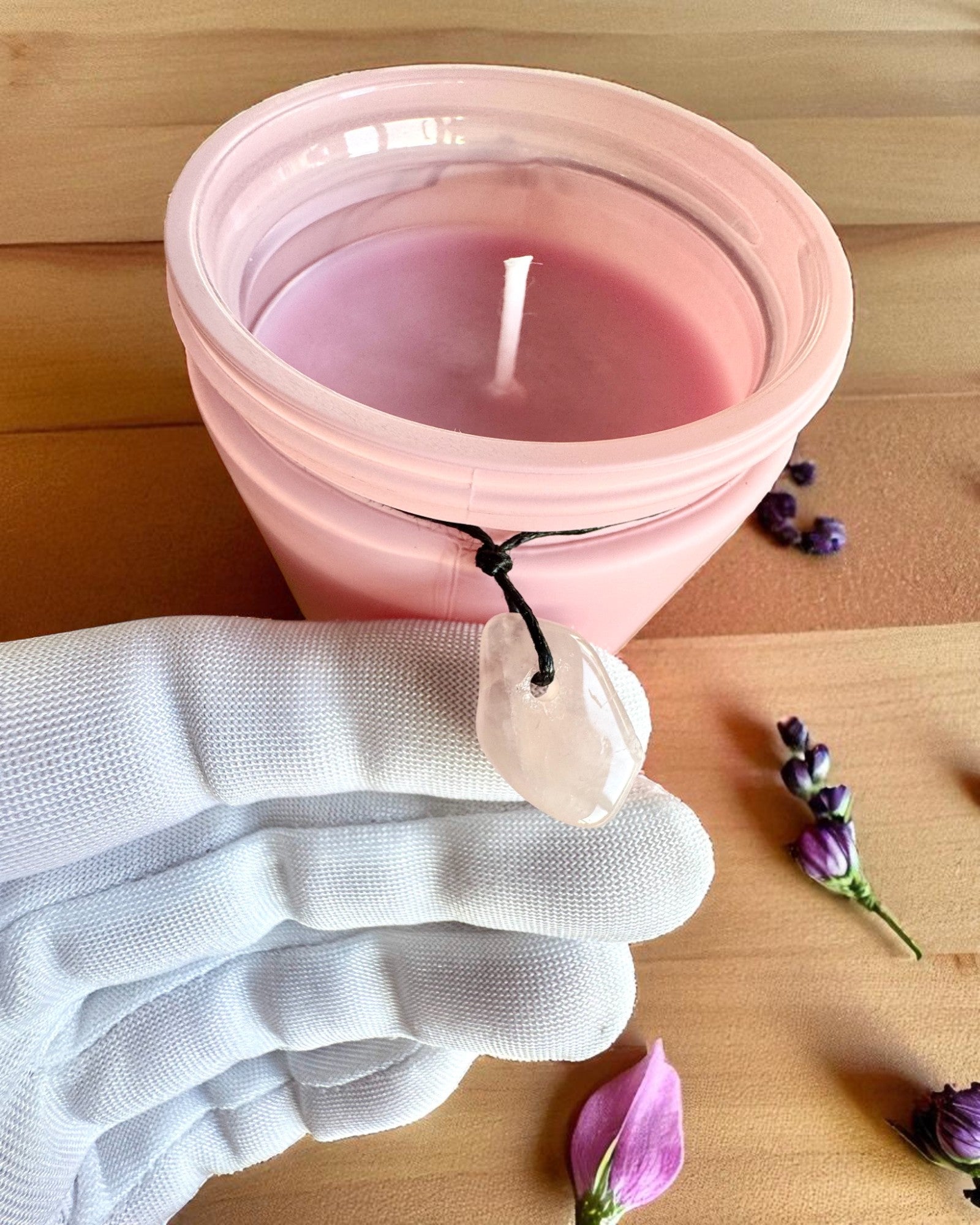 Sojas vaska svece ar nodomu Rozā kvarcs – mīlestība, harmonija un sirds miers, 250 ml, iespēja personalizēt dāvanai