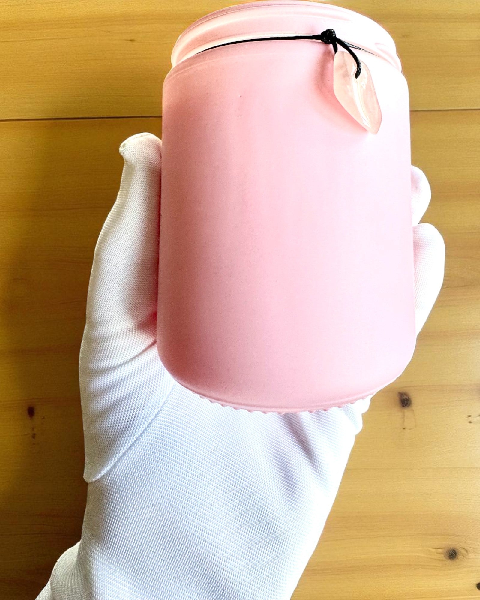 Sojas vaska svece ar nodomu Rozā kvarcs – mīlestība, harmonija un sirds miers, 250 ml, iespēja personalizēt dāvanai