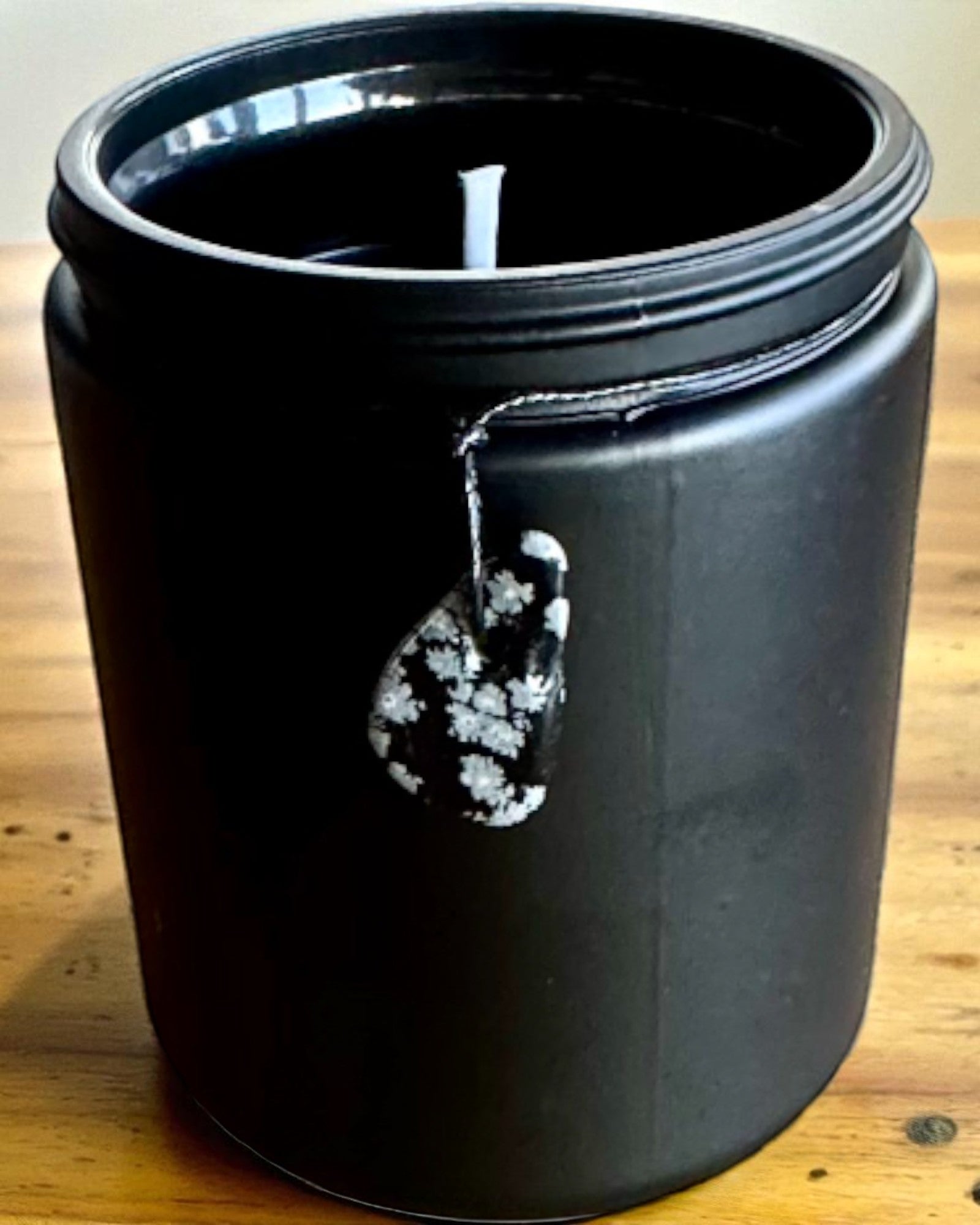 Intencionali sojų vaško žvakė Obsidianas – pasitikėjimas savimi ir vidinė stiprybė, 250 ml, galimybė personalizuoti dovanai