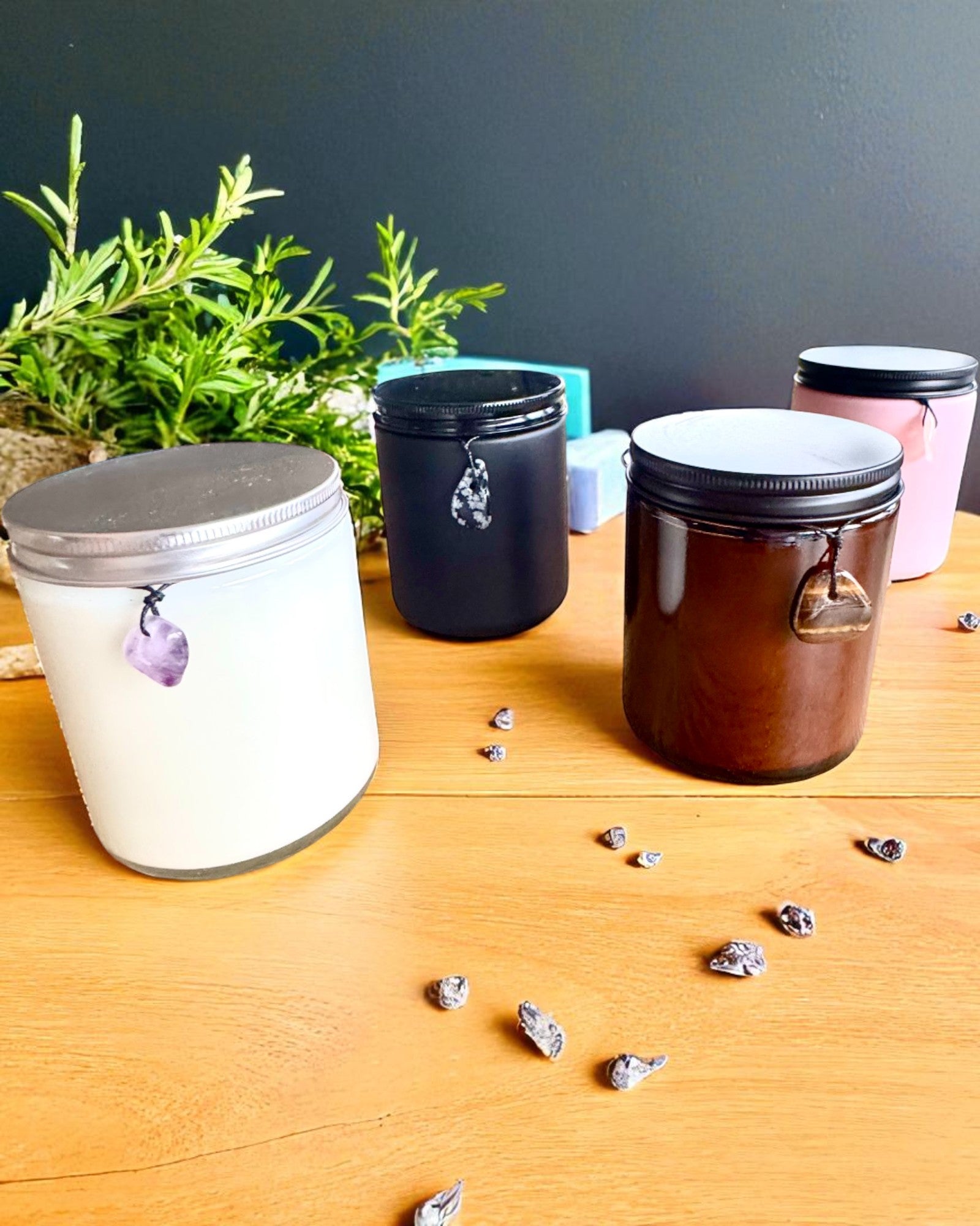 Sojas vaska svece ar nodomu Rozā kvarcs – mīlestība, harmonija un sirds miers, 250 ml, iespēja personalizēt dāvanai