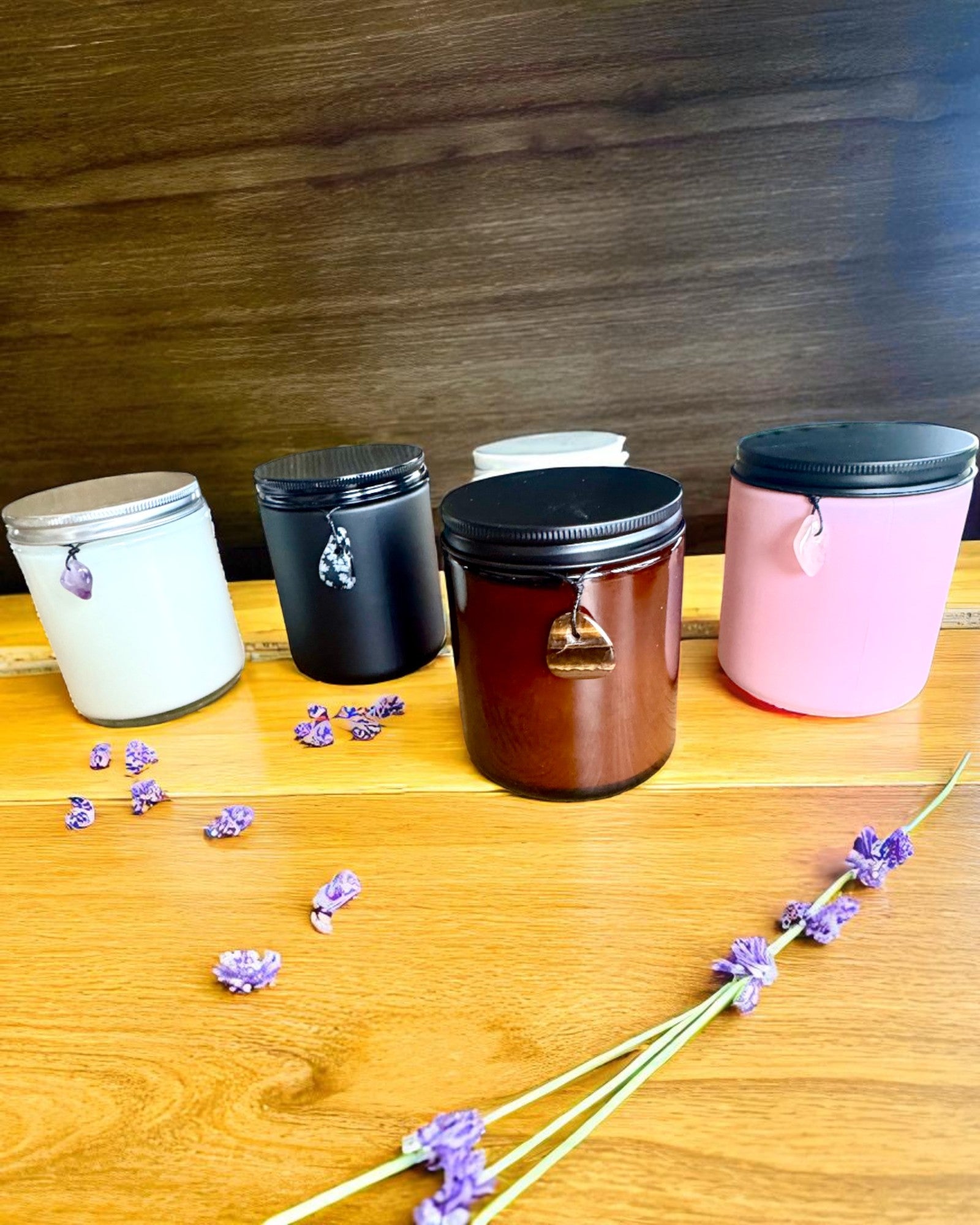 Sojas vaska svece ar nodomu Rozā kvarcs – mīlestība, harmonija un sirds miers, 250 ml, iespēja personalizēt dāvanai