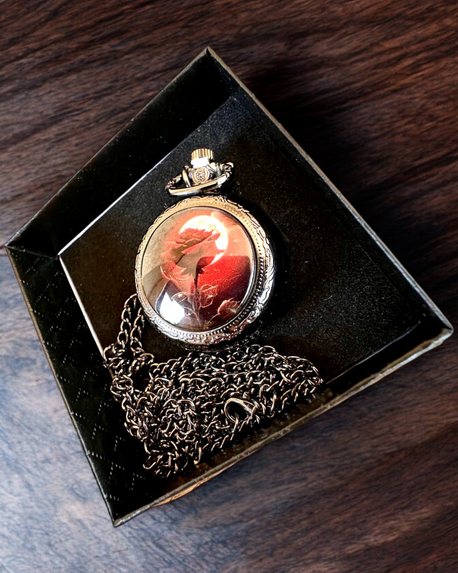 Кишеньковий годинник Роза Ночі, можливість персоналізації гравіюванням на подарунок