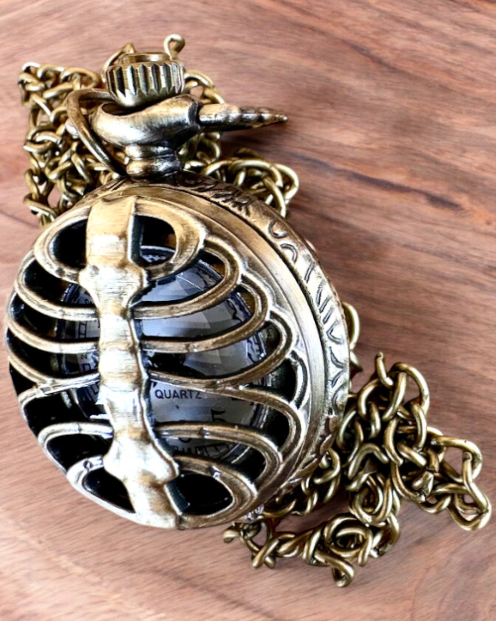 Kišeninis laikrodis „Rybia Łuska“ su galimybe graviruoti kaip dovana