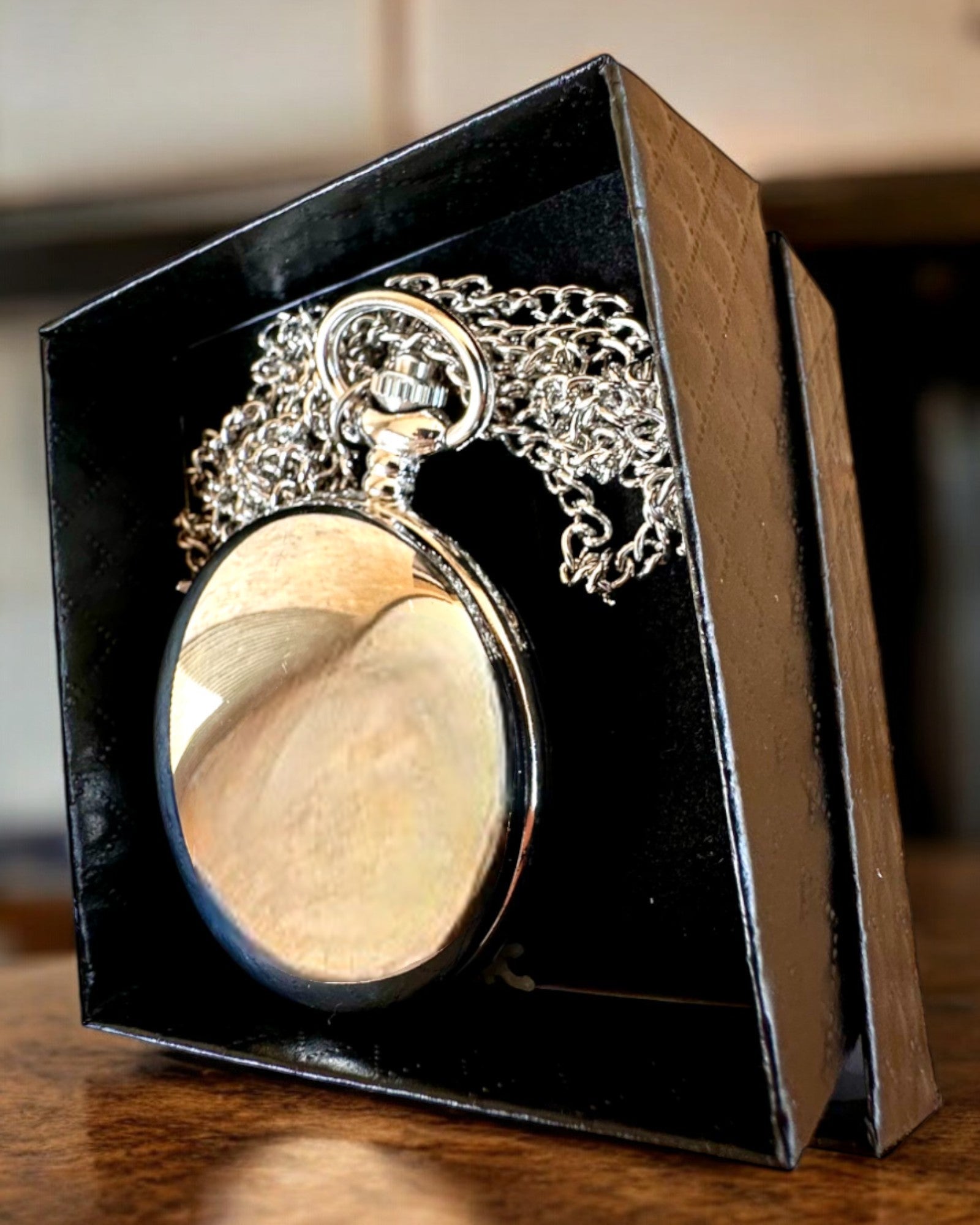 Елегантний кишеньковий годинник "Часова Класика", срібний колір, можливість персоналізації гравіюванням на подарунок