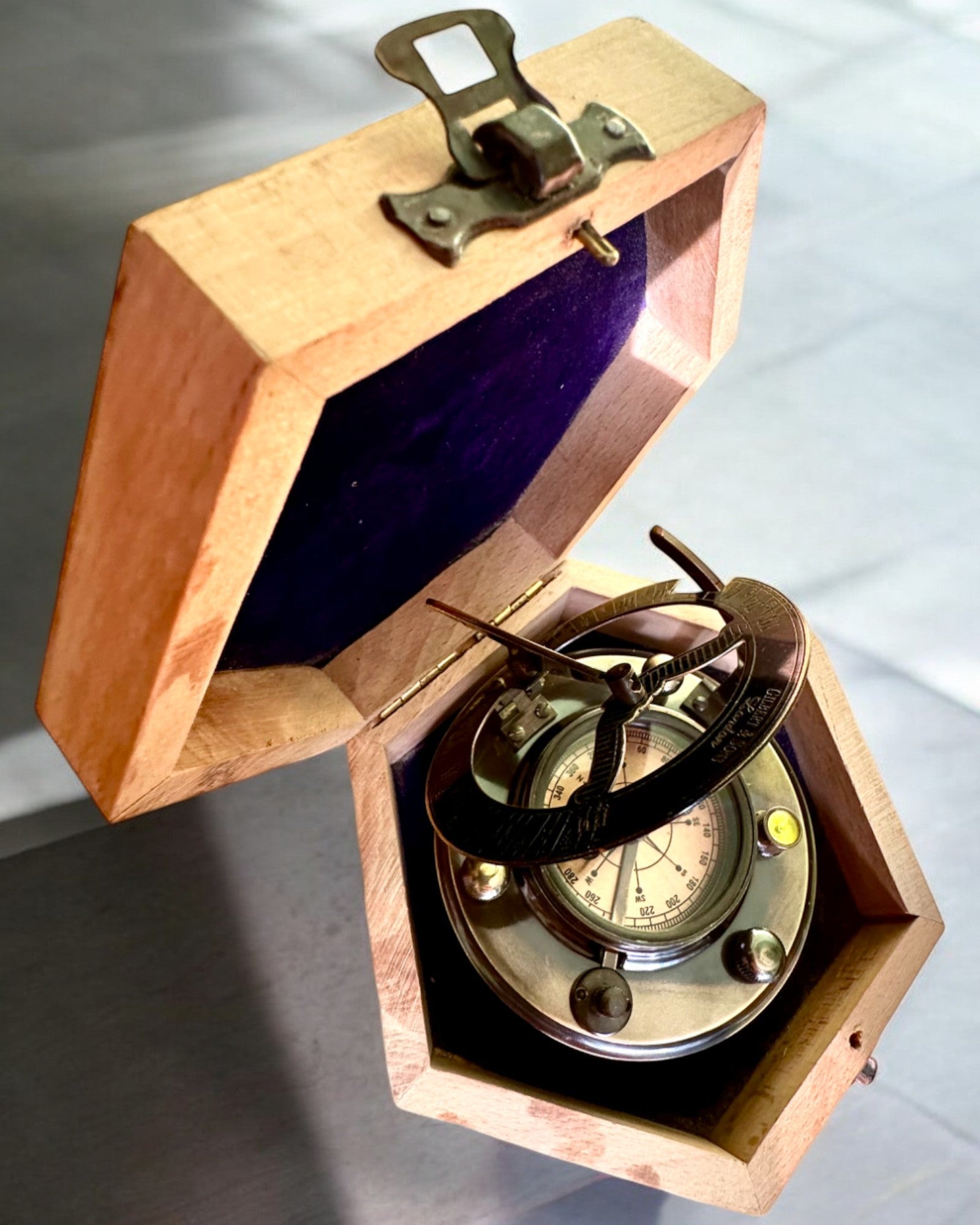 Капітанський компас «Odkrywca 2» - можливість персоналізації гравіюванням на подарунок, 2 варіанти кольорів на вибір