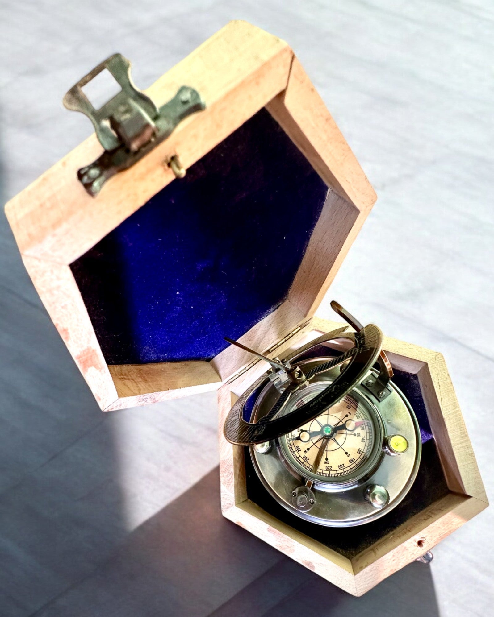 Капітанський компас «Odkrywca 2» - можливість персоналізації гравіюванням на подарунок, 2 варіанти кольорів на вибір