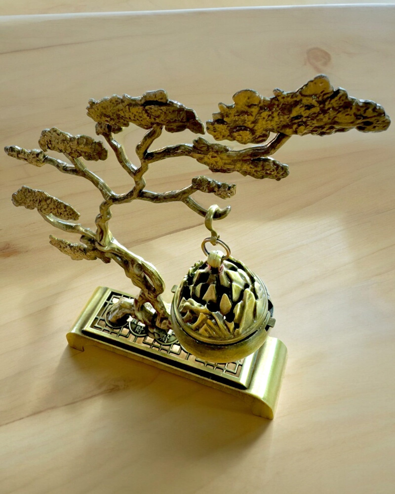 Elegants metāla bonsai vīraka turētājs - iespēja personalizēt ar gravējumu dāvanai