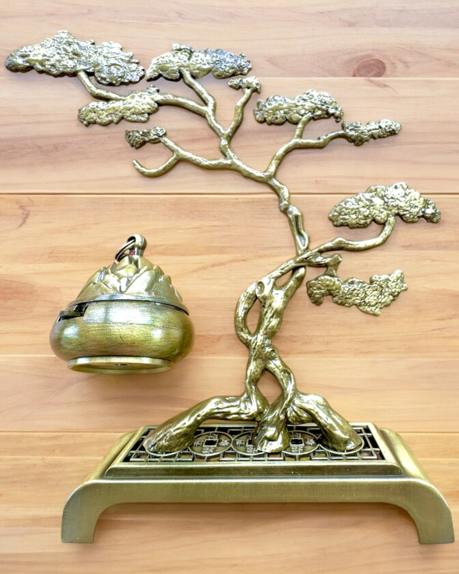 Elegants metāla bonsai vīraka turētājs - iespēja personalizēt ar gravējumu dāvanai