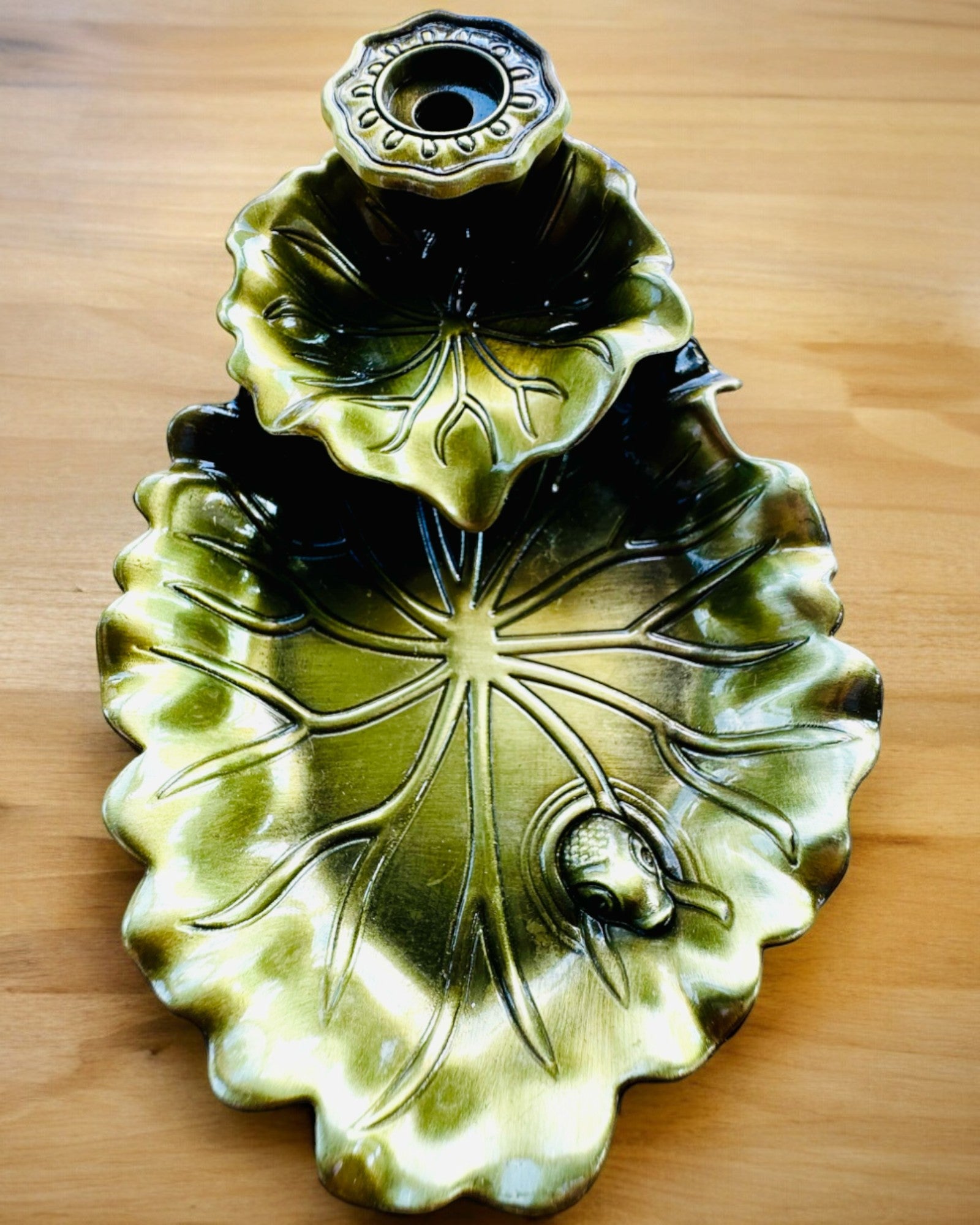 Suport Metalic Elegant pentru Tămâie Frunză de Lotus - 4 variante disponibile, posibilitate de personalizare cu gravură pentru cadou