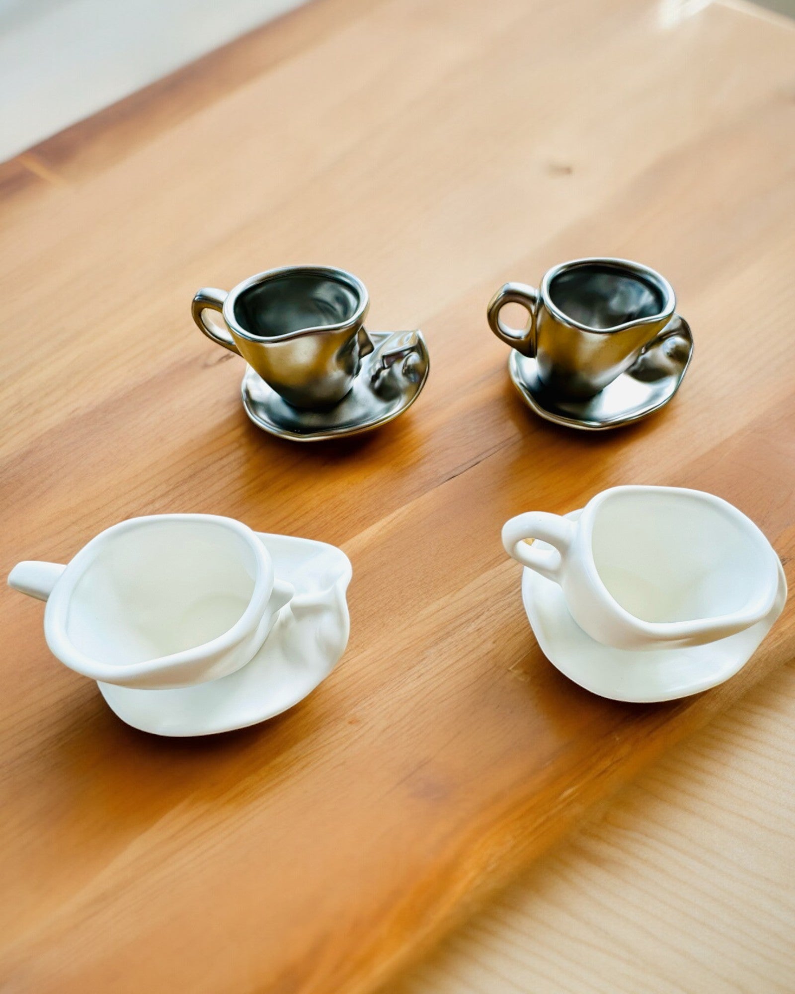 Елегантні керамічні чашки "Маска" – набір з 2 шт. - можливість персоналізації гравіюванням на подарунок