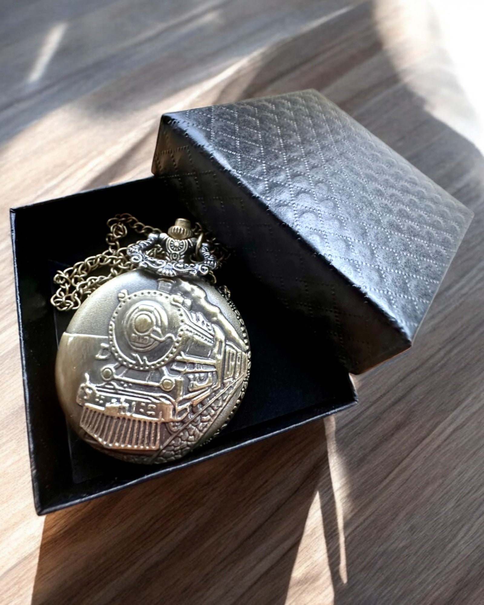 Кишеньковий годинник Локомотив Часу з гравіюванням, на подарунок, мотив поїзда