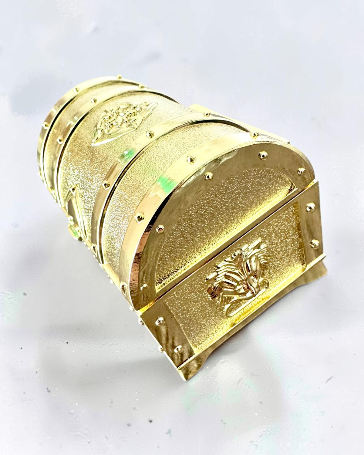 Cufăr de comori metalic retro cu gravură - Casetă argintie 7x5x5 cm
