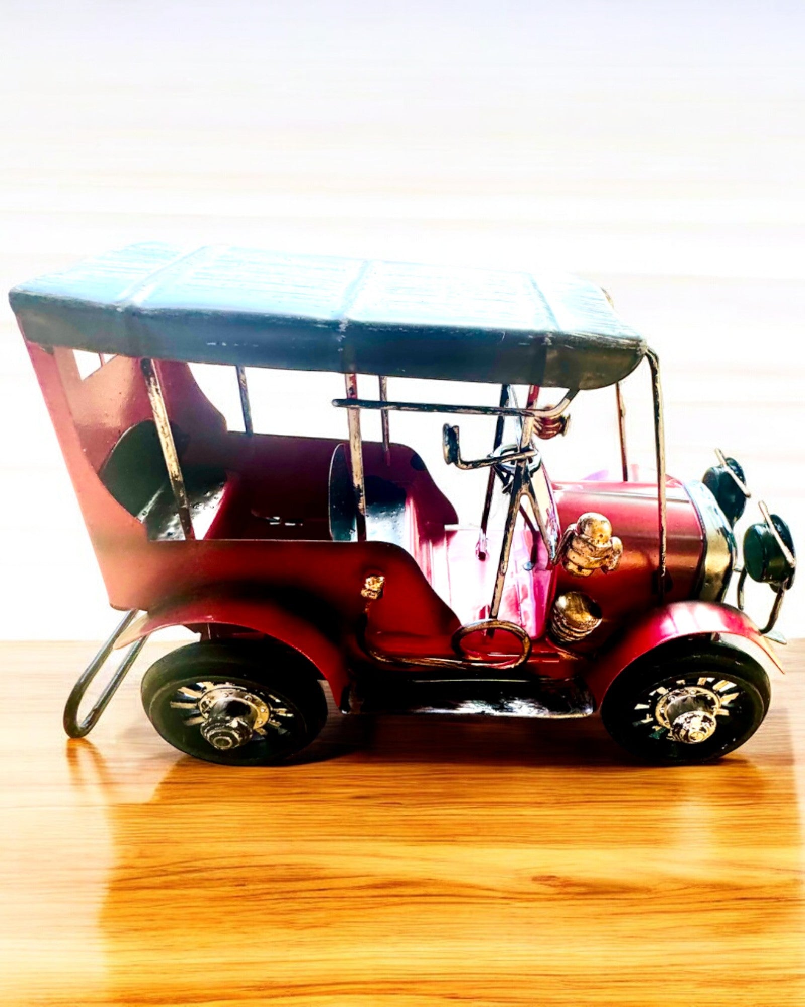 Класична модель автомобіля Retro - три варіанти з опцією гравіювання на подарунок