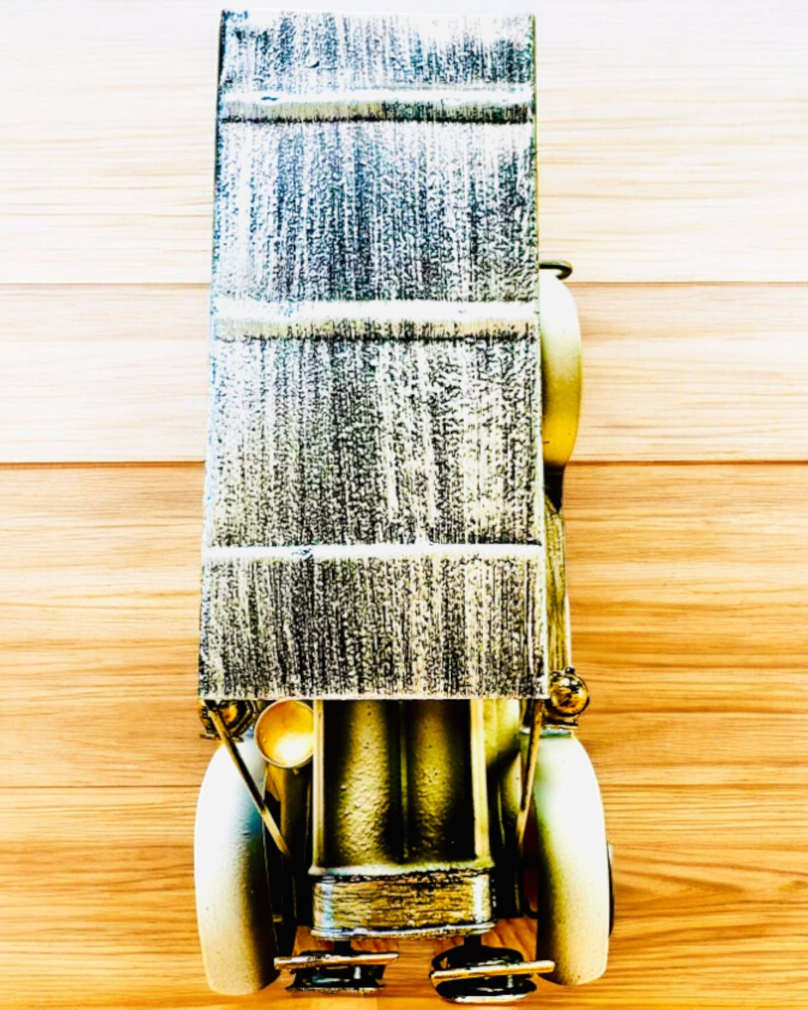 Класична модель автомобіля Retro - три варіанти з опцією гравіювання на подарунок