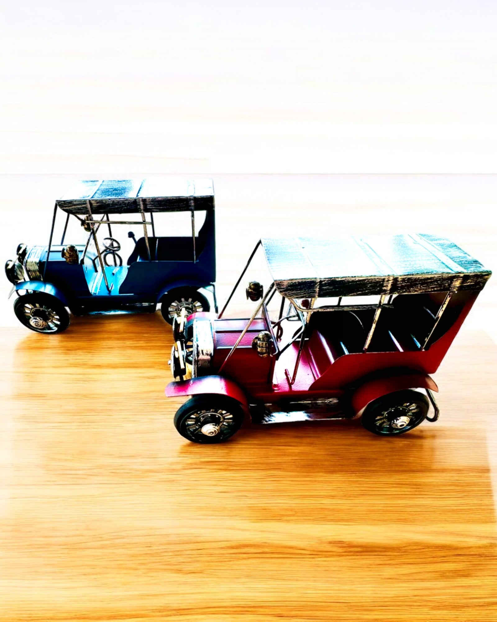 Класична модель автомобіля Retro - три варіанти з опцією гравіювання на подарунок