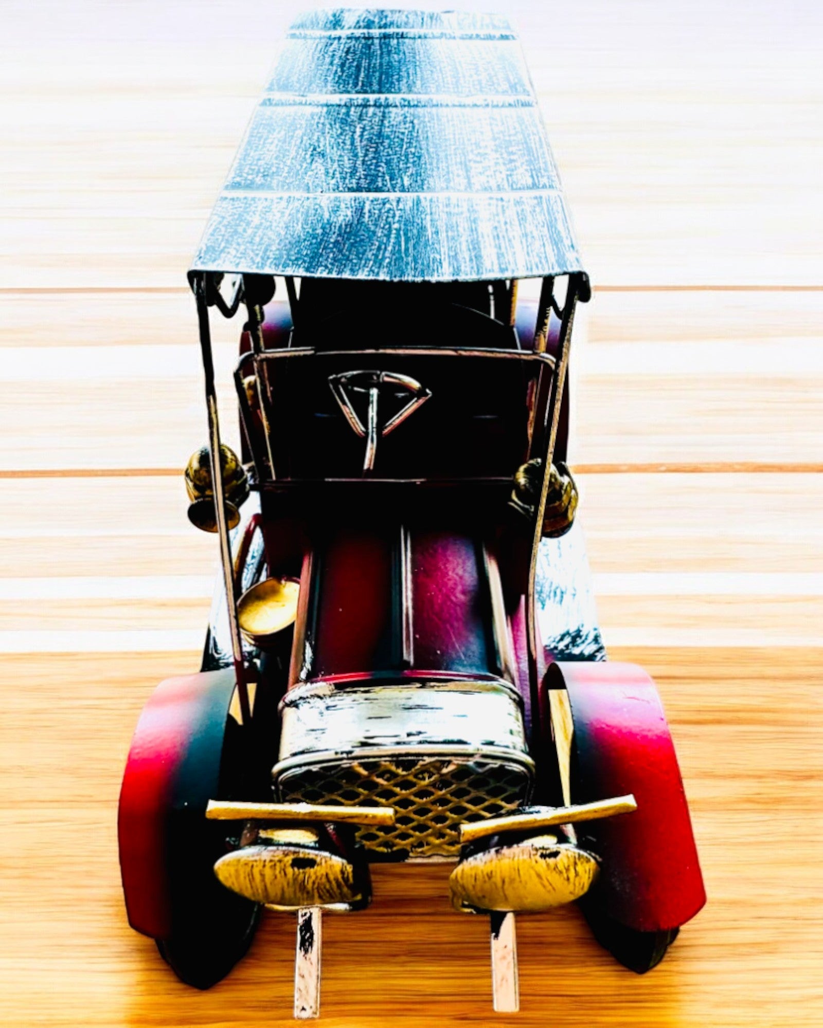 Класична модель автомобіля Retro - три варіанти з опцією гравіювання на подарунок