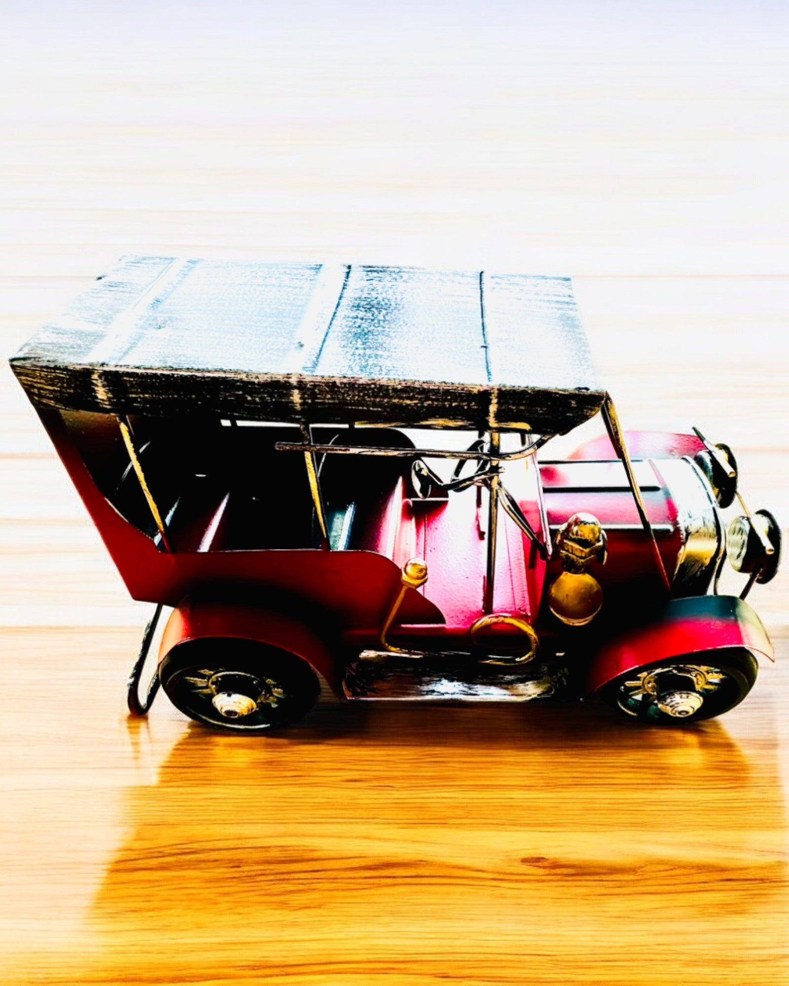 Класична модель автомобіля Retro - три варіанти з опцією гравіювання на подарунок