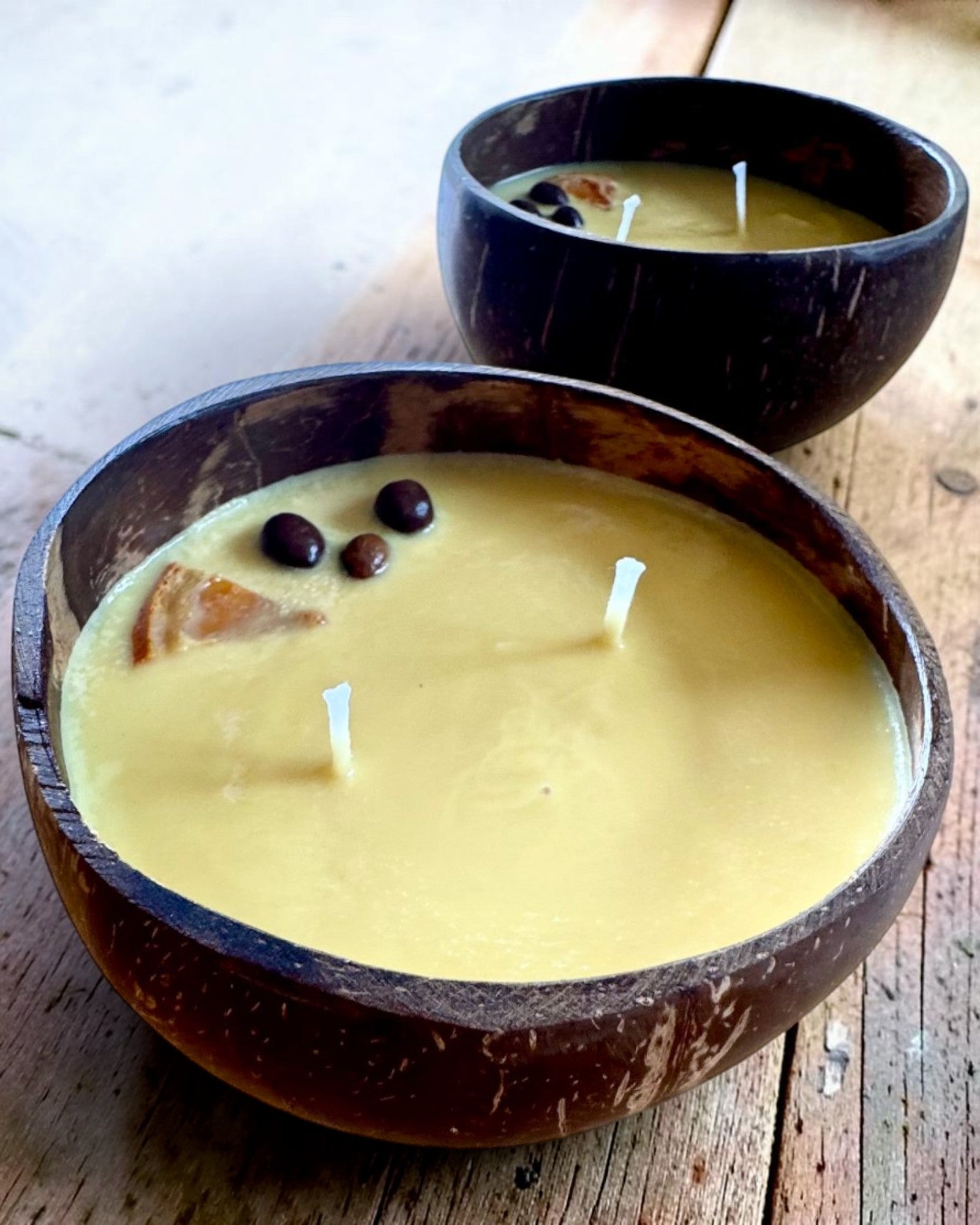 Soy Candle in a Coconut 200-300 ml – Summer Collection, 3 scents to choose from, personalization with engraving