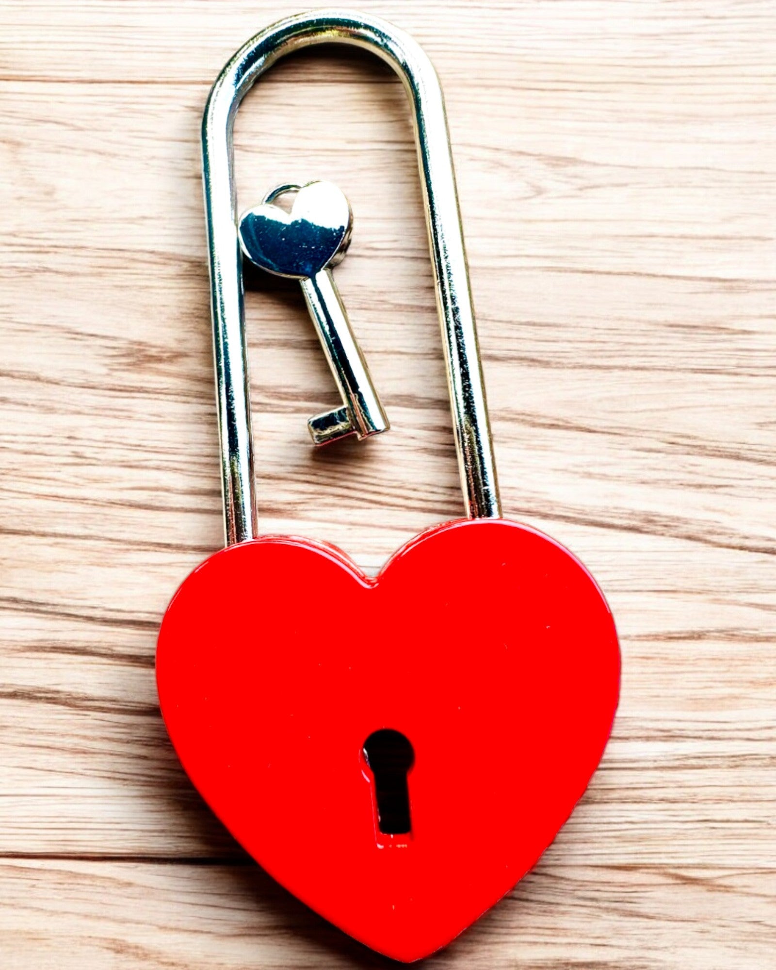 Lacăte Magice ale Iubirii cu Opțiune de Gravare pentru cadou, 5 variante de culori disponibile