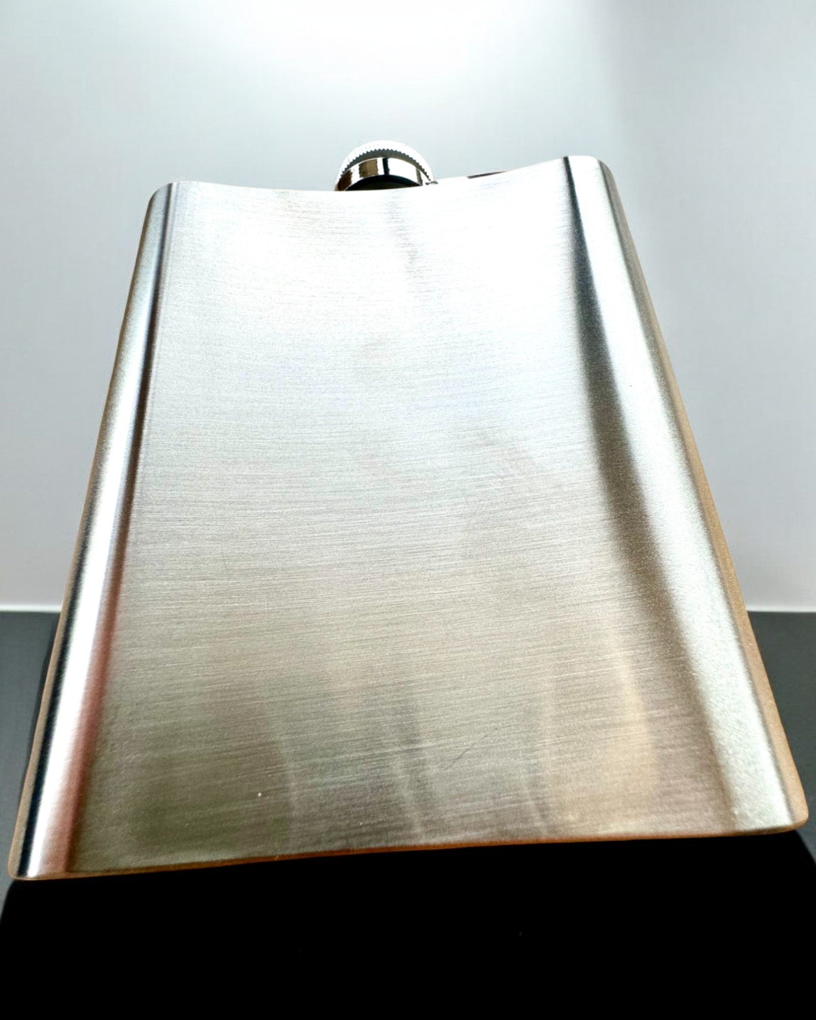 Bizon Flask – Sticlă de buzunar elegantă cu motiv de bizon - posibilitate de personalizare cu gravură pentru cadou